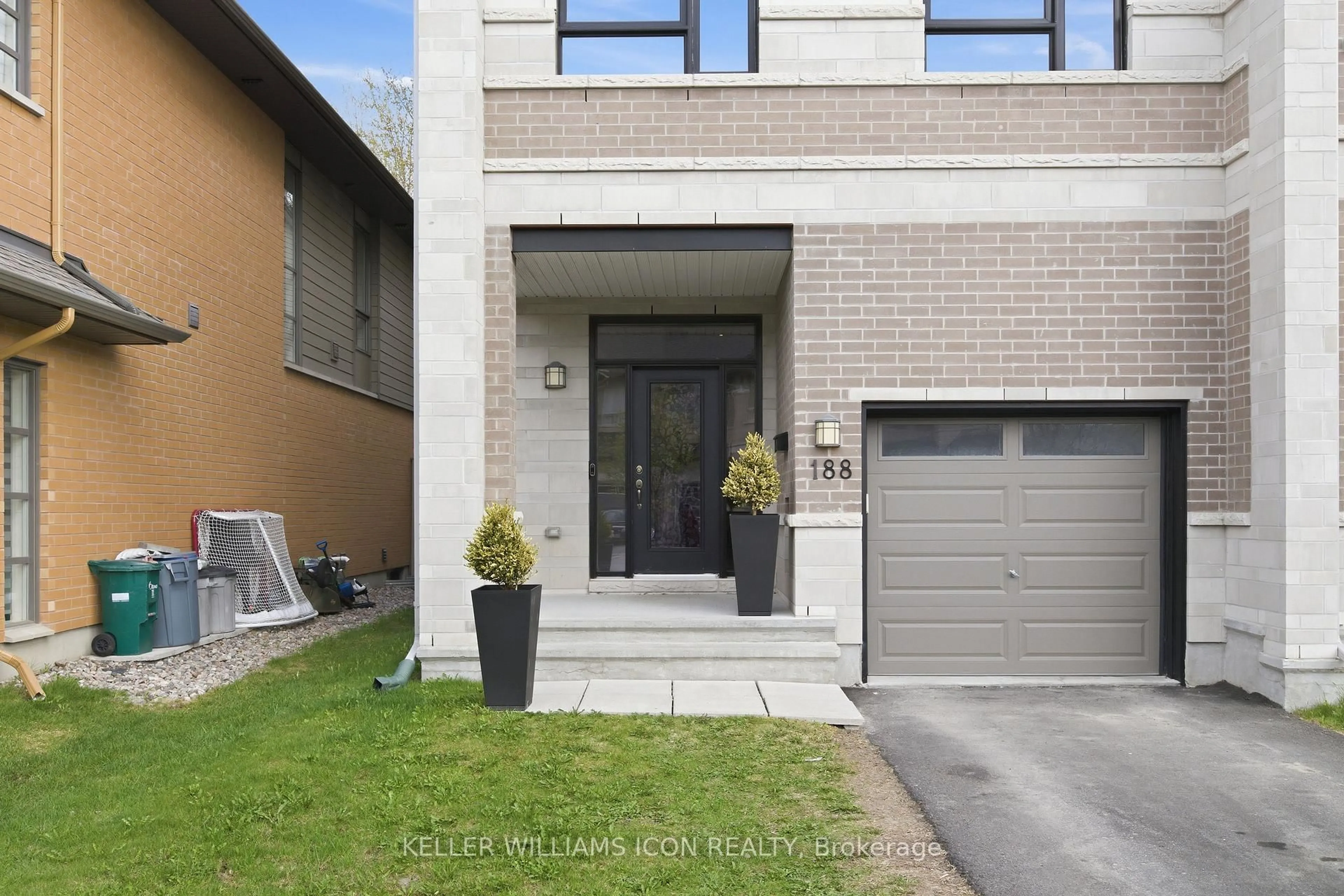 Home with brick exterior material, street for 188 Larimar Circ, Ottawa Ontario K1X 0B6