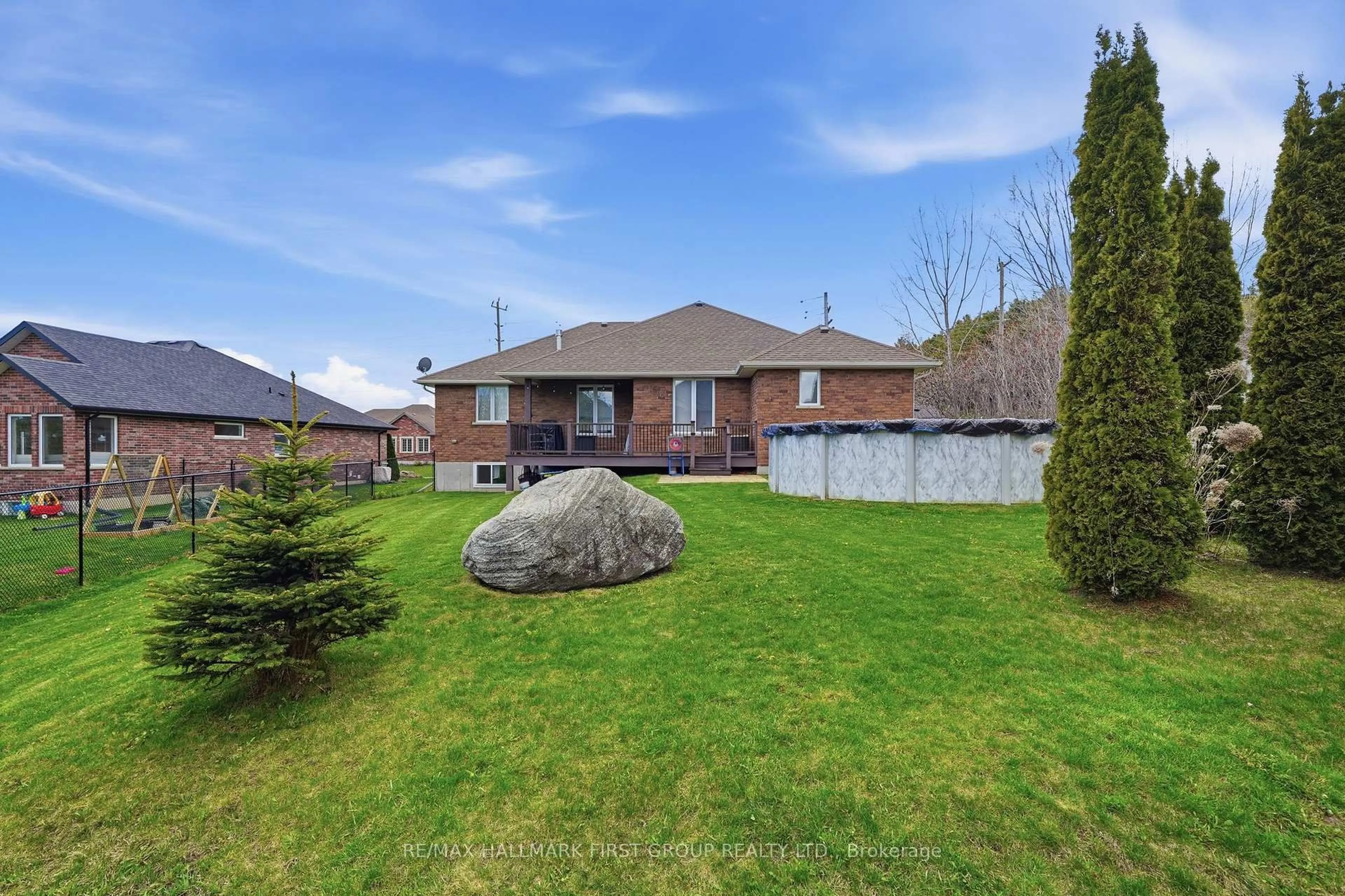 A pic from outside/outdoor area/front of a property/back of a property/a pic from drone, unknown for 113 PINNACLE St, Brighton Ontario K0K 1H0