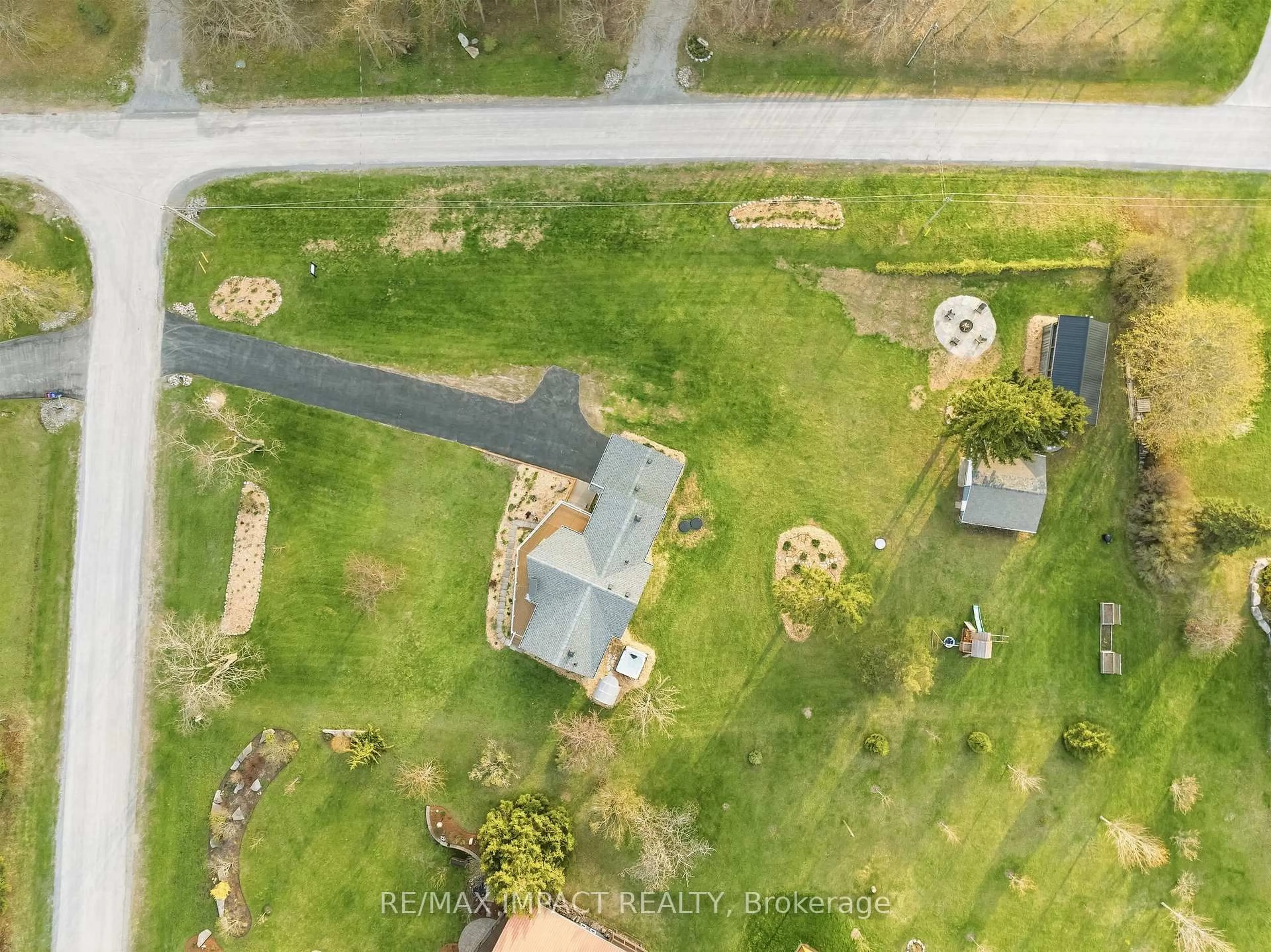 A pic from outside/outdoor area/front of a property/back of a property/a pic from drone, street for 2 Skiview Dr, Cavan Monaghan Ontario L0A 1A0