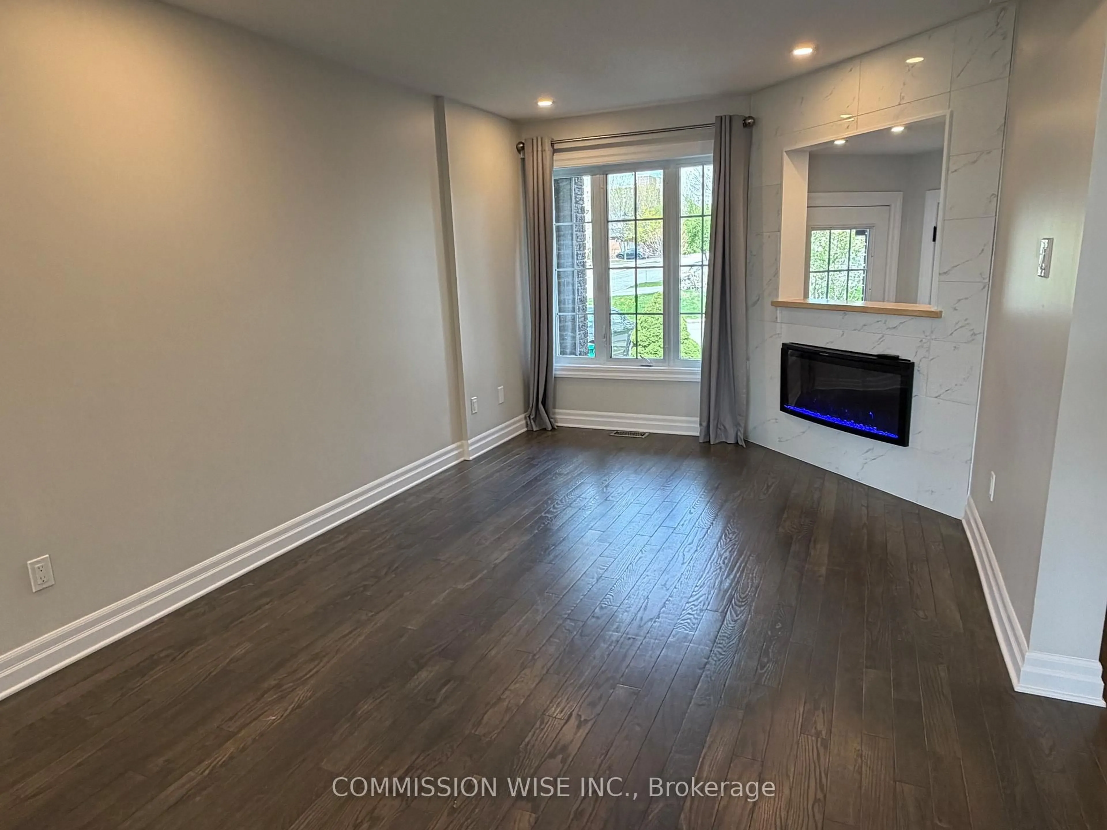 A pic of a room for 82 Carwood Circ, Ottawa Ontario K1K 4V5