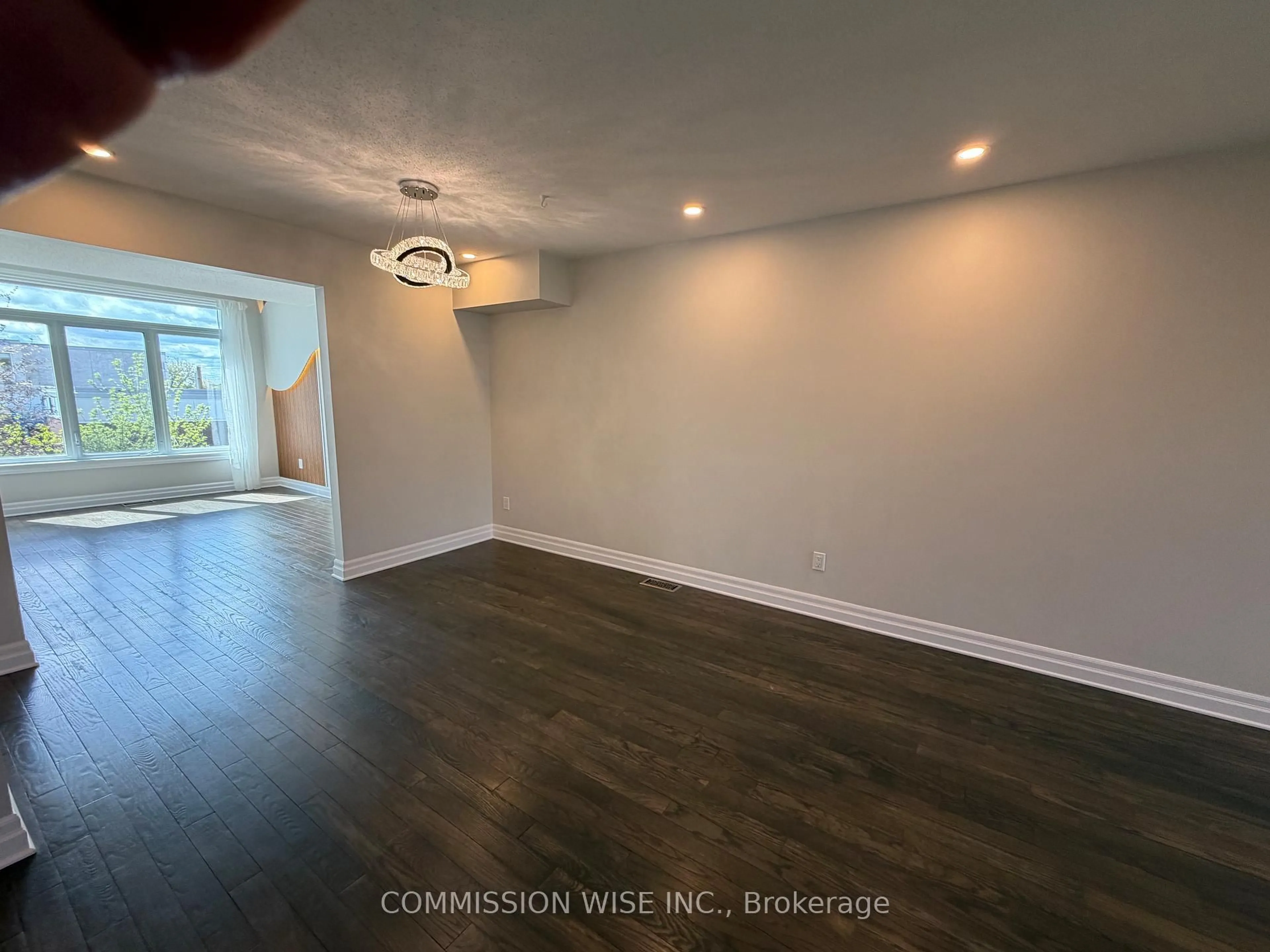 A pic of a room for 82 Carwood Circ, Ottawa Ontario K1K 4V5