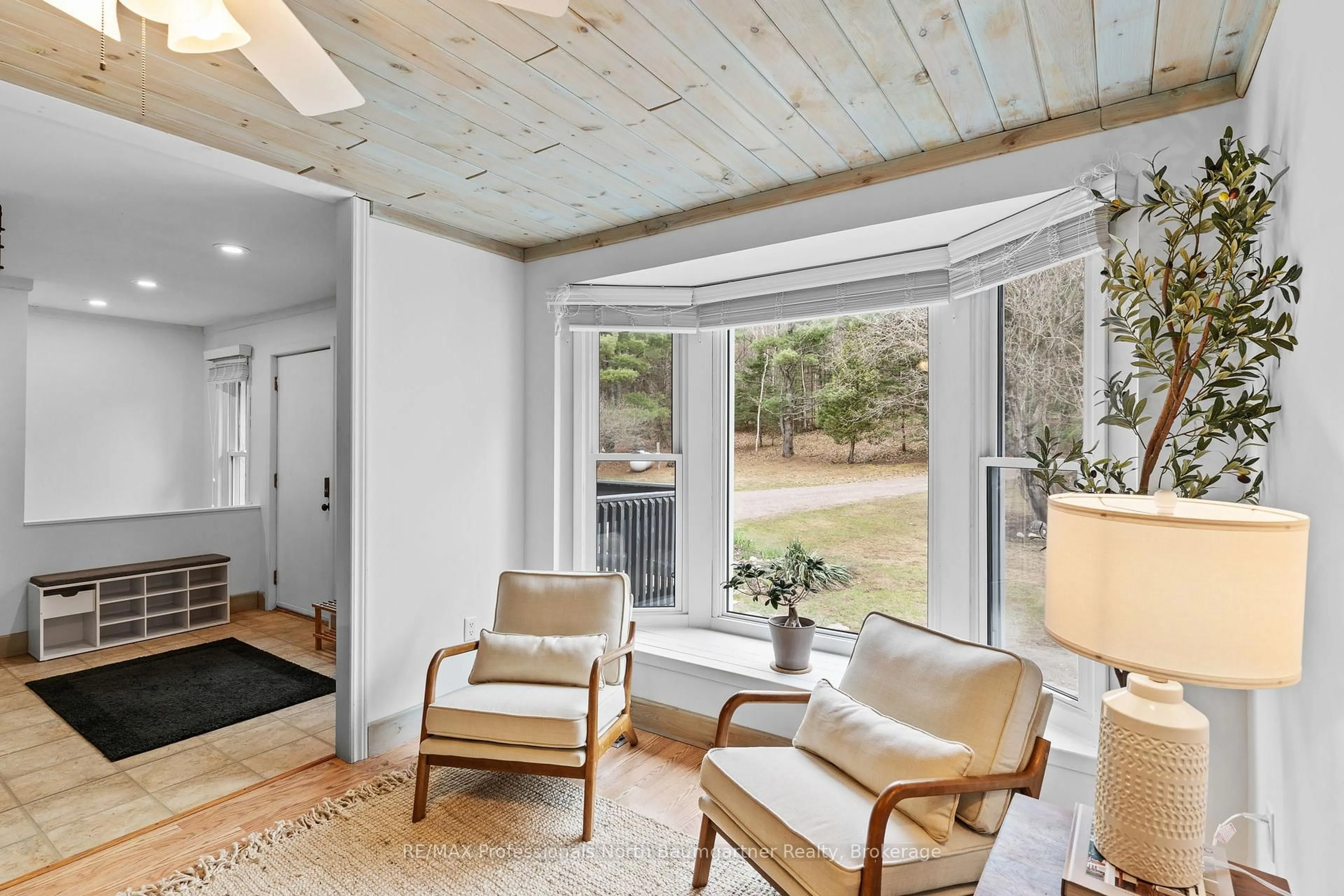 Indoor entryway for 1591 Irondale Rd, Highlands East Ontario K0M 1X0