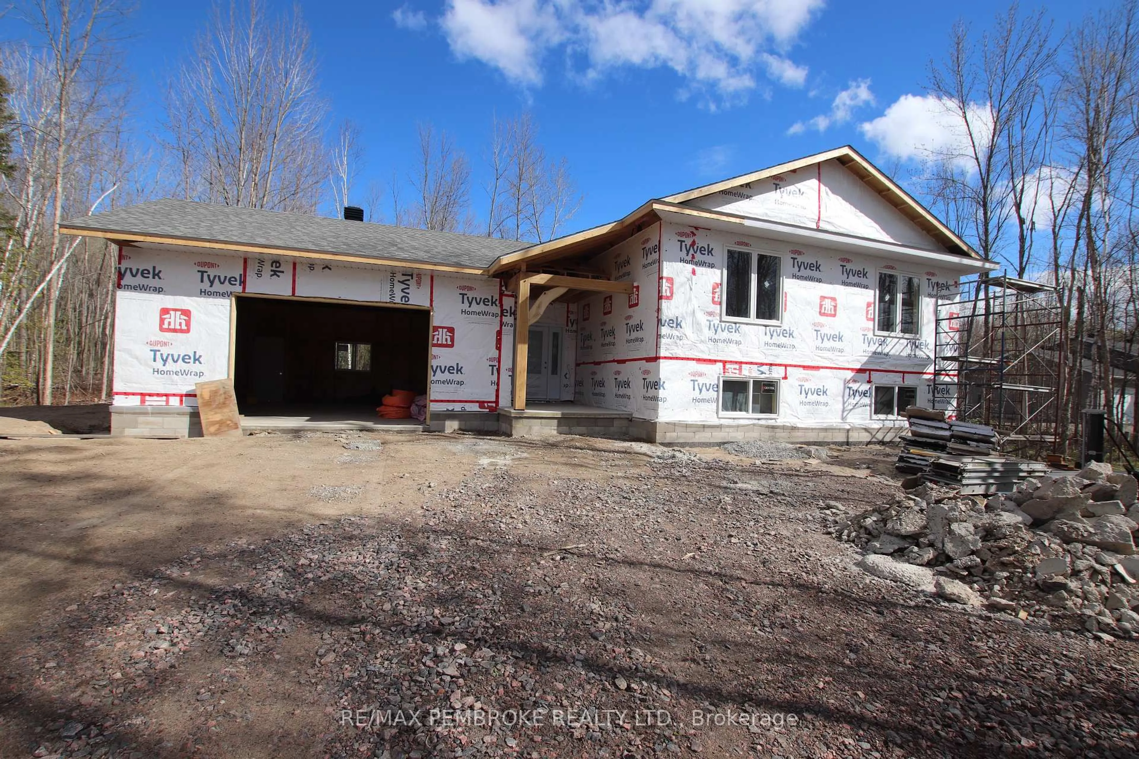 Home with vinyl exterior material, building for 1744 Westmeath Rd, Westmeath Ontario K0J 2L0