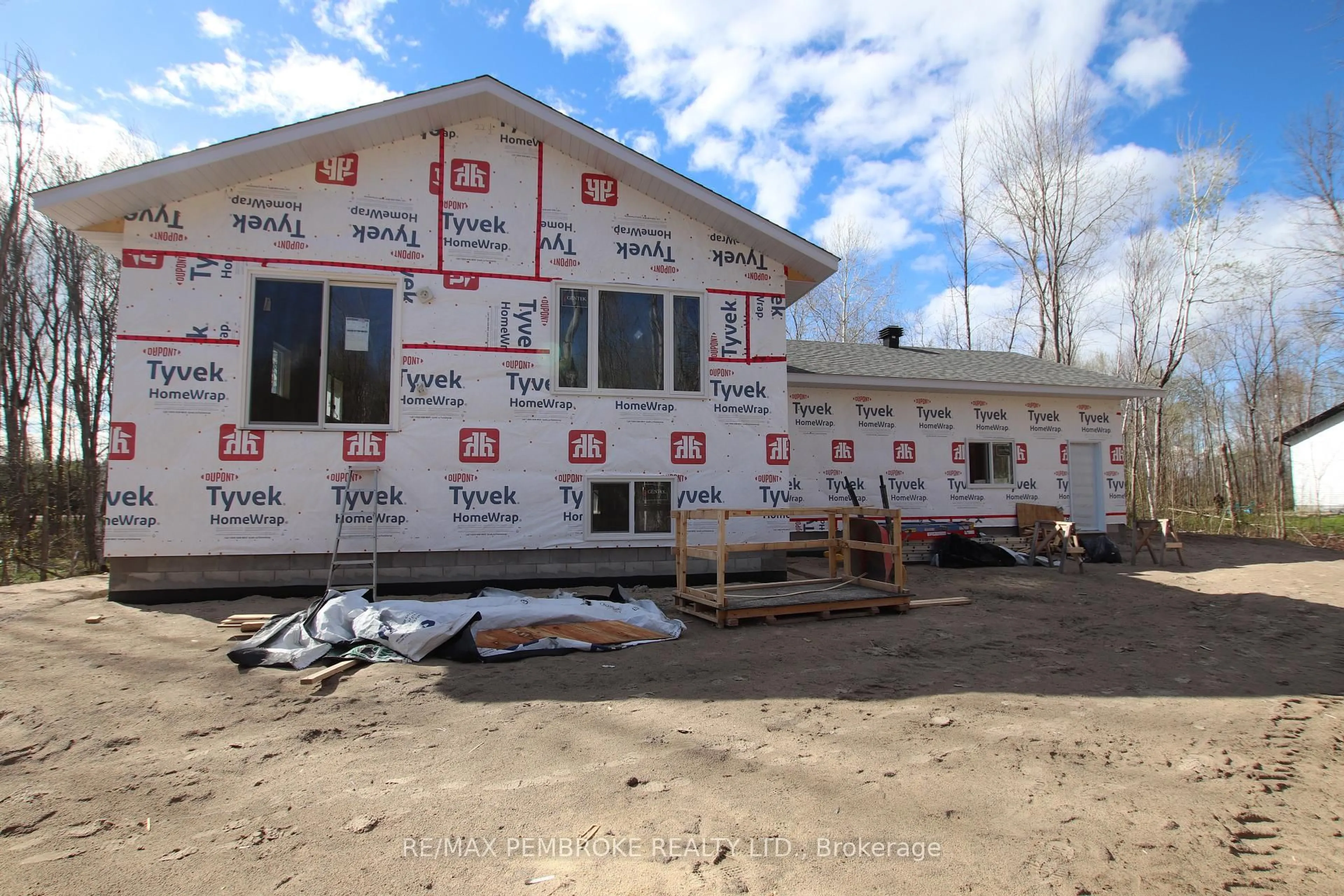 Home with vinyl exterior material, building for 1744 Westmeath Rd, Westmeath Ontario K0J 2L0