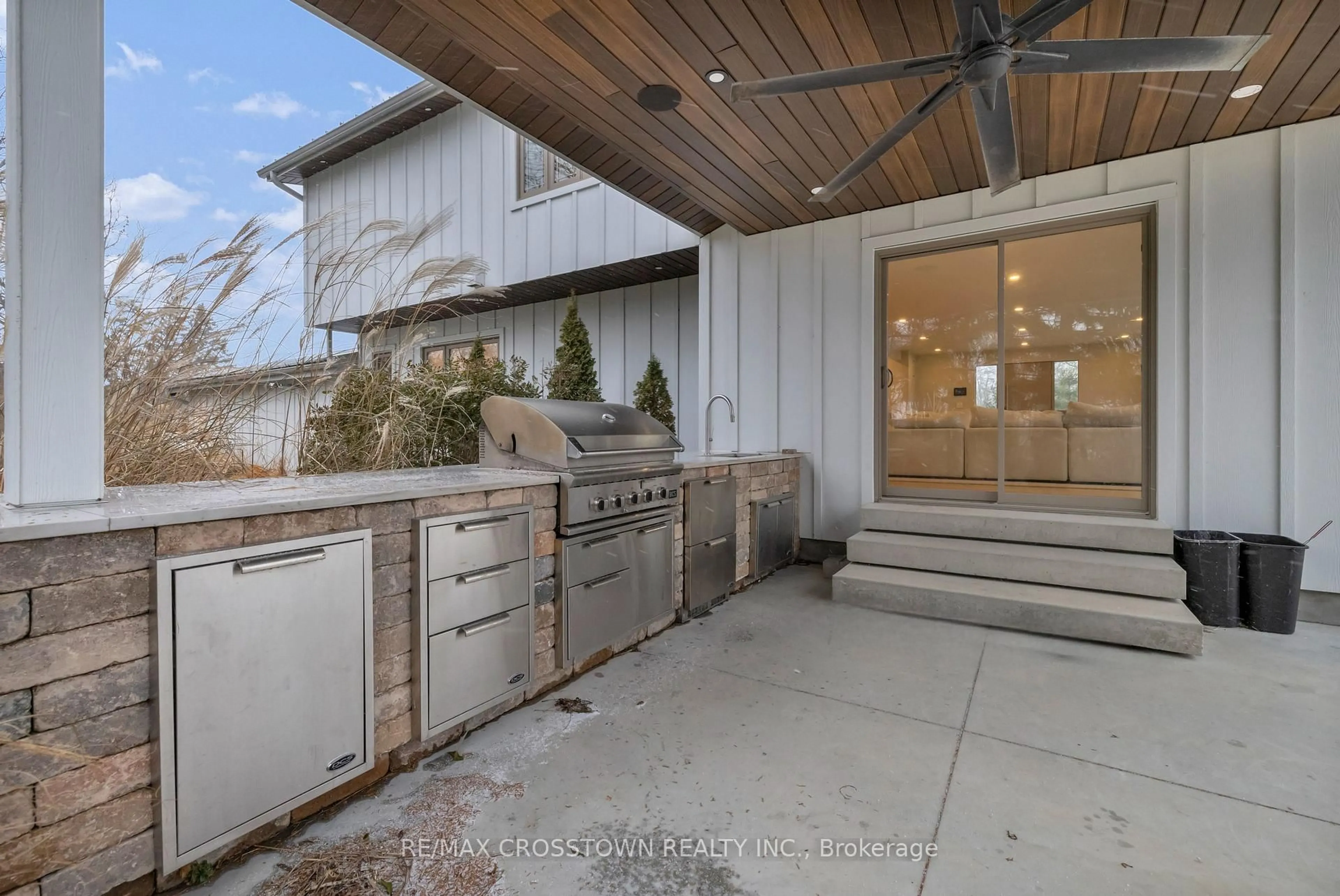 Patio, street for 434 Front Rd, Norfolk Ontario N0E 1P0
