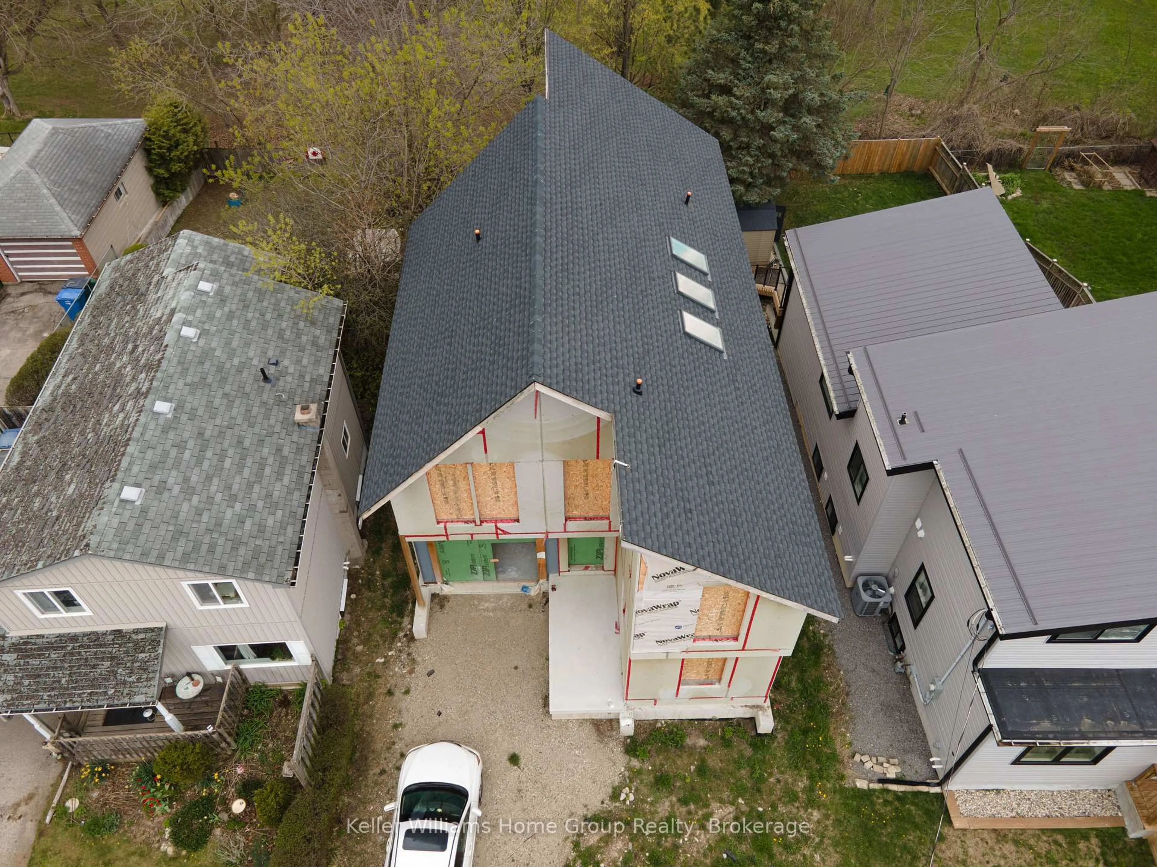 A pic from outside/outdoor area/front of a property/back of a property/a pic from drone, street for 208 Grange St, Guelph Ontario N1E 2W1