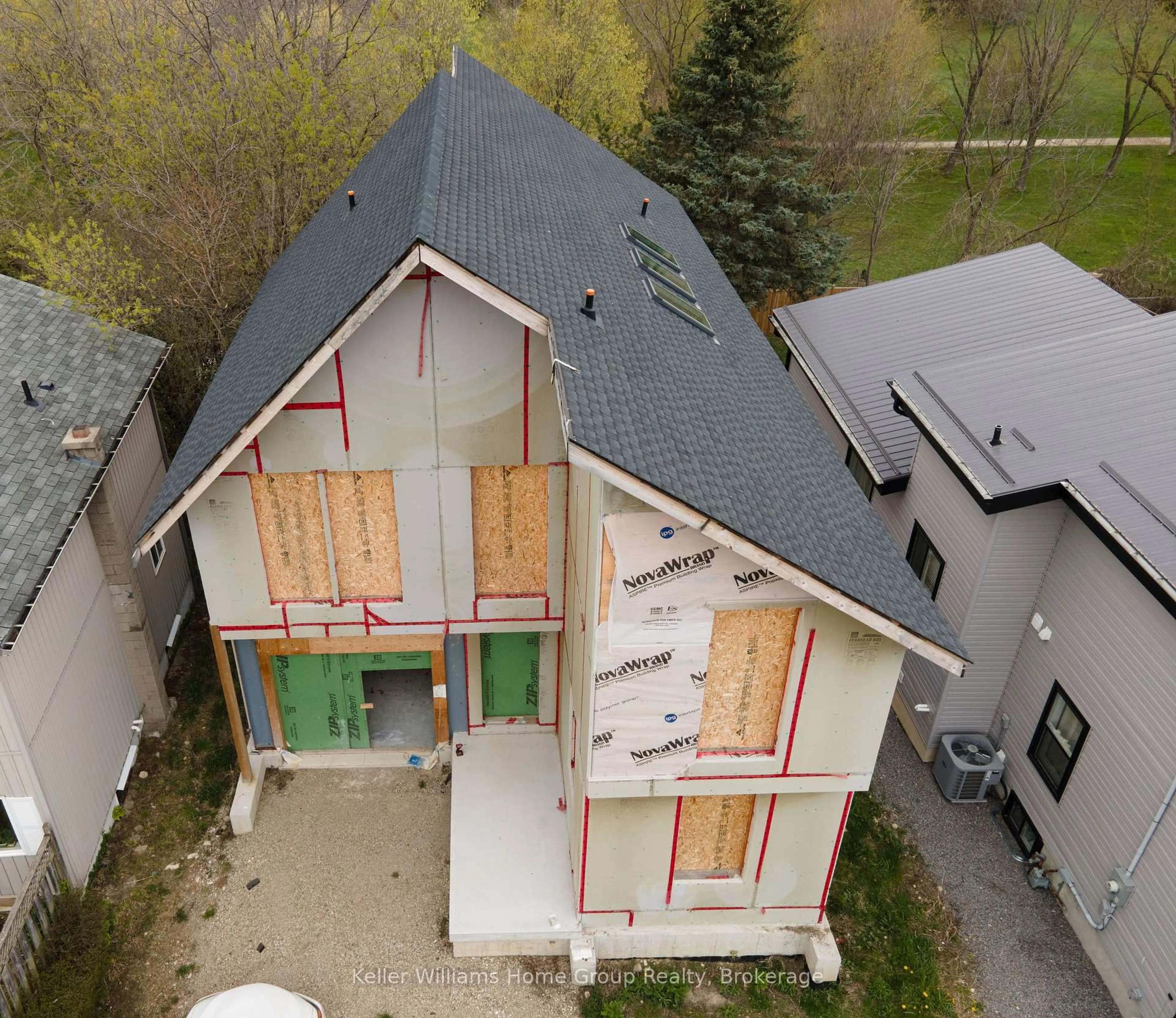 A pic from outside/outdoor area/front of a property/back of a property/a pic from drone, building for 208 Grange St, Guelph Ontario N1E 2W1