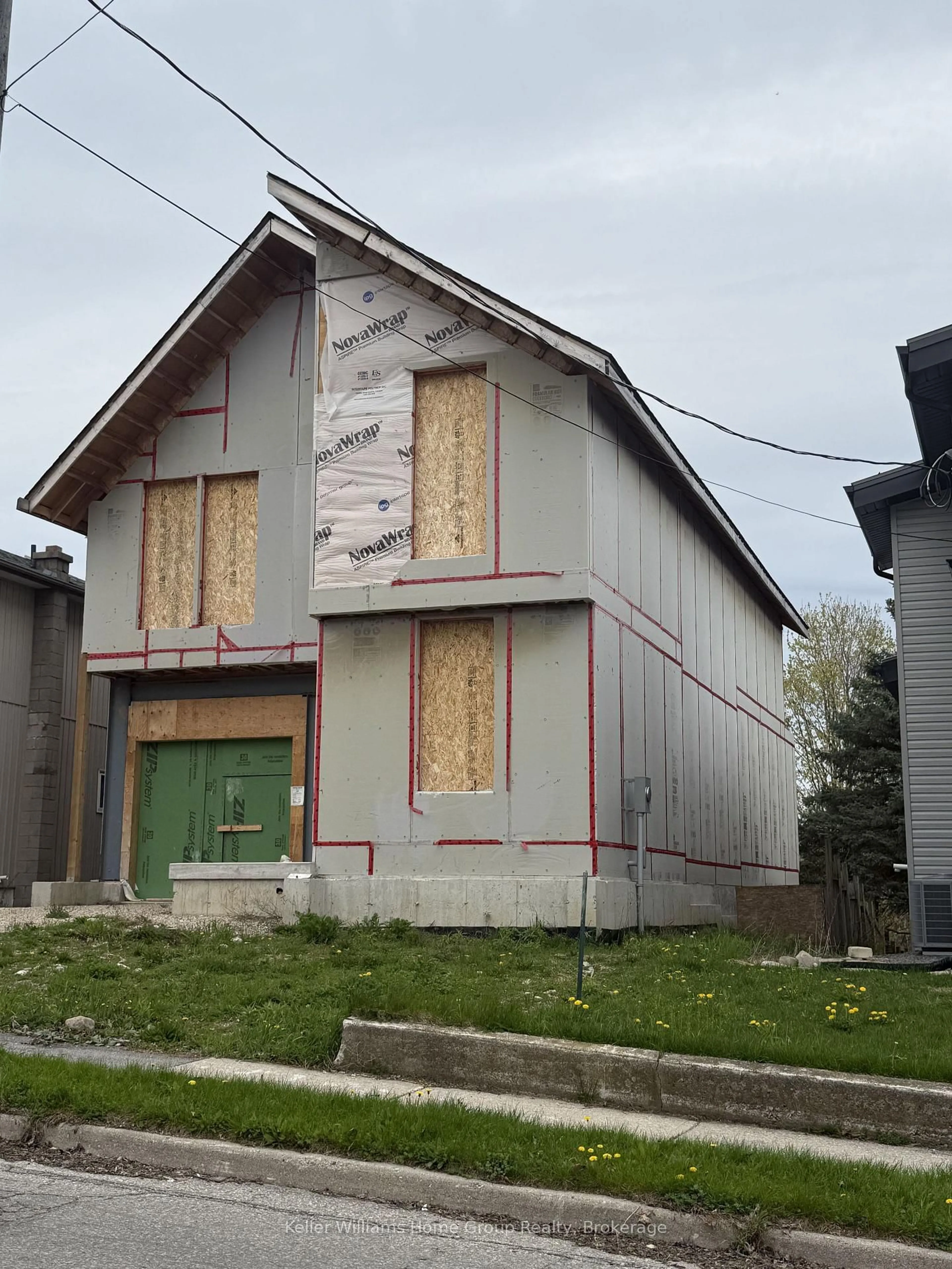 Home with vinyl exterior material, building for 208 Grange St, Guelph Ontario N1E 2W1