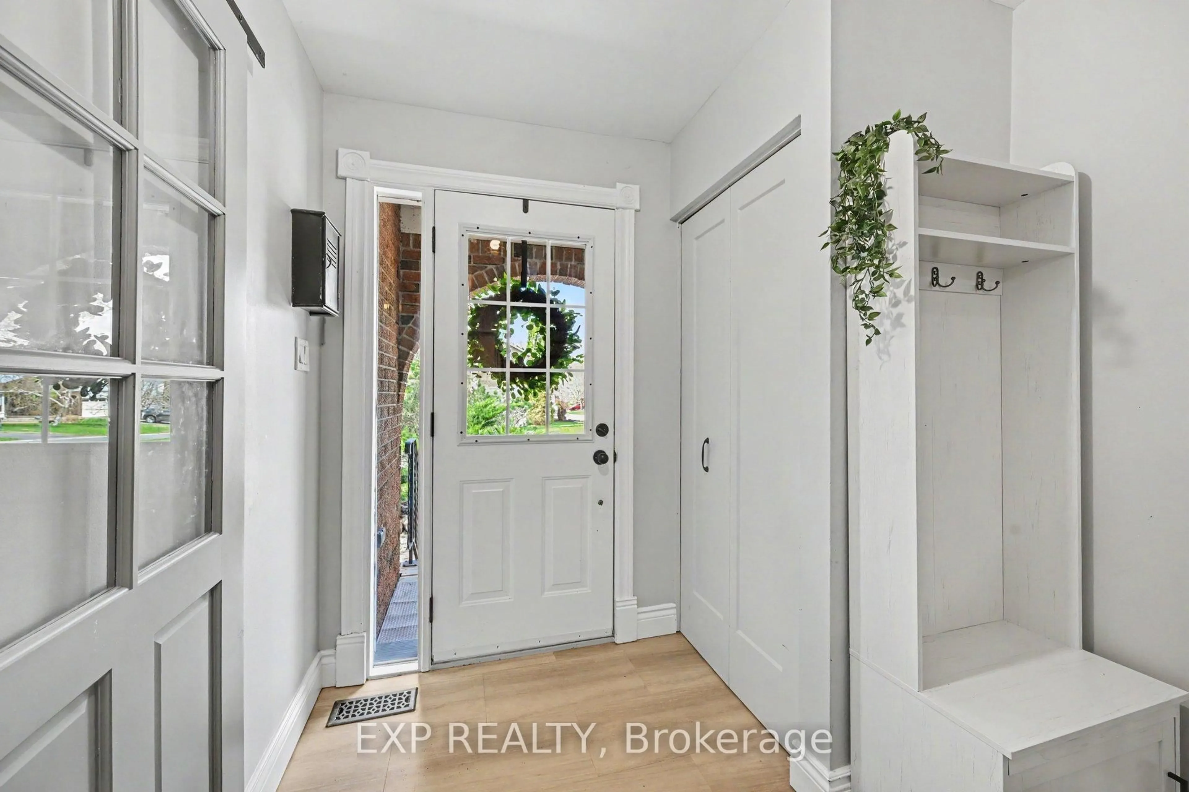Indoor entryway for 1 Laura Cres, Almonte Ontario K0A 1A0
