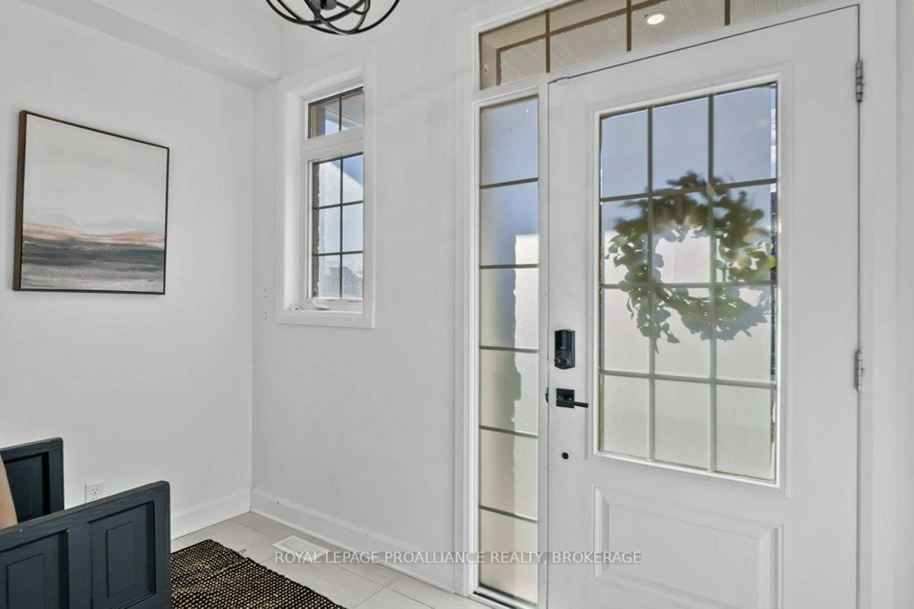 Indoor entryway for 1504 Shira Dr, Kingston Ontario K7P 0S3