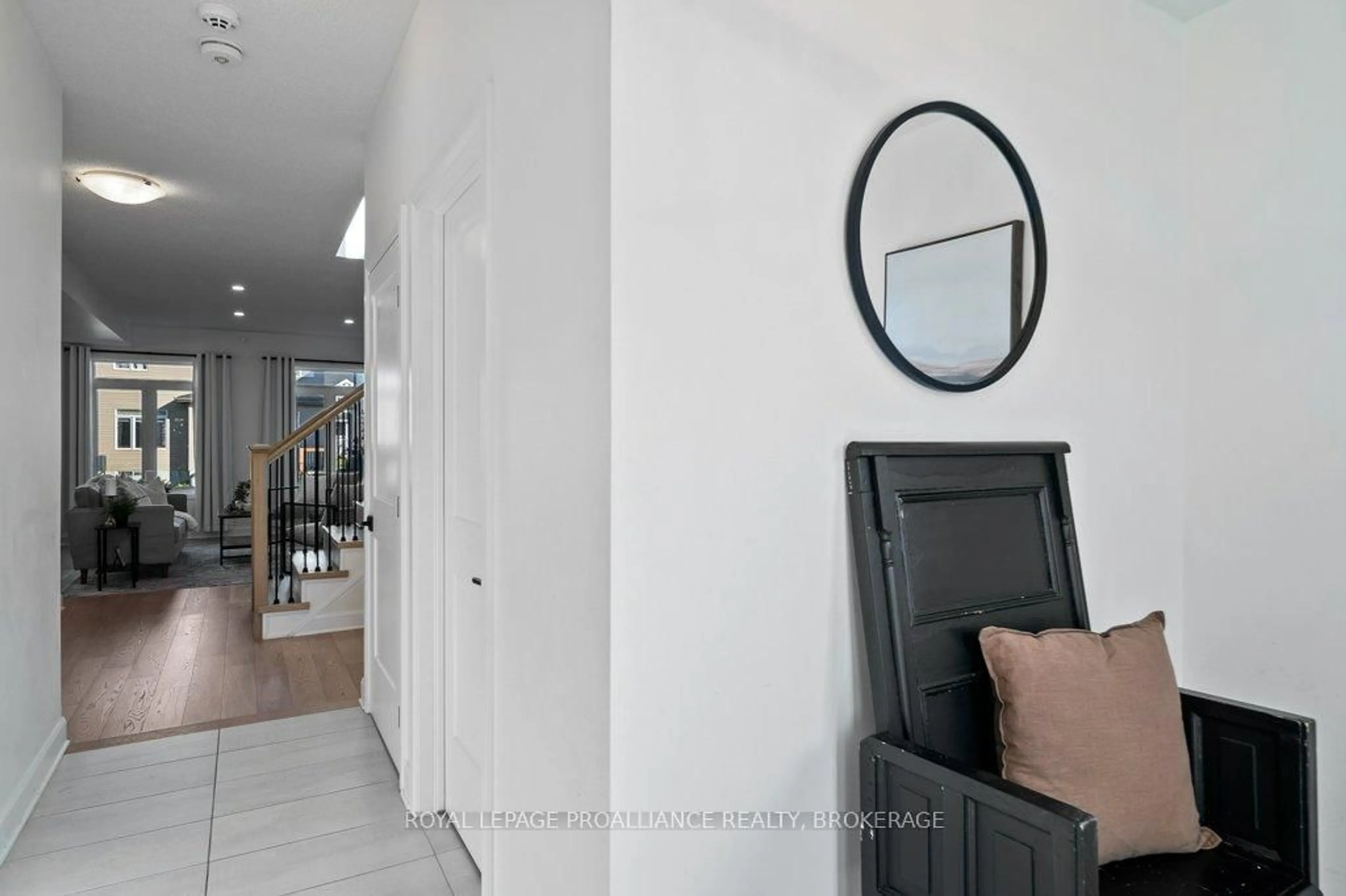 Indoor entryway for 1504 Shira Dr, Kingston Ontario K7P 0S3