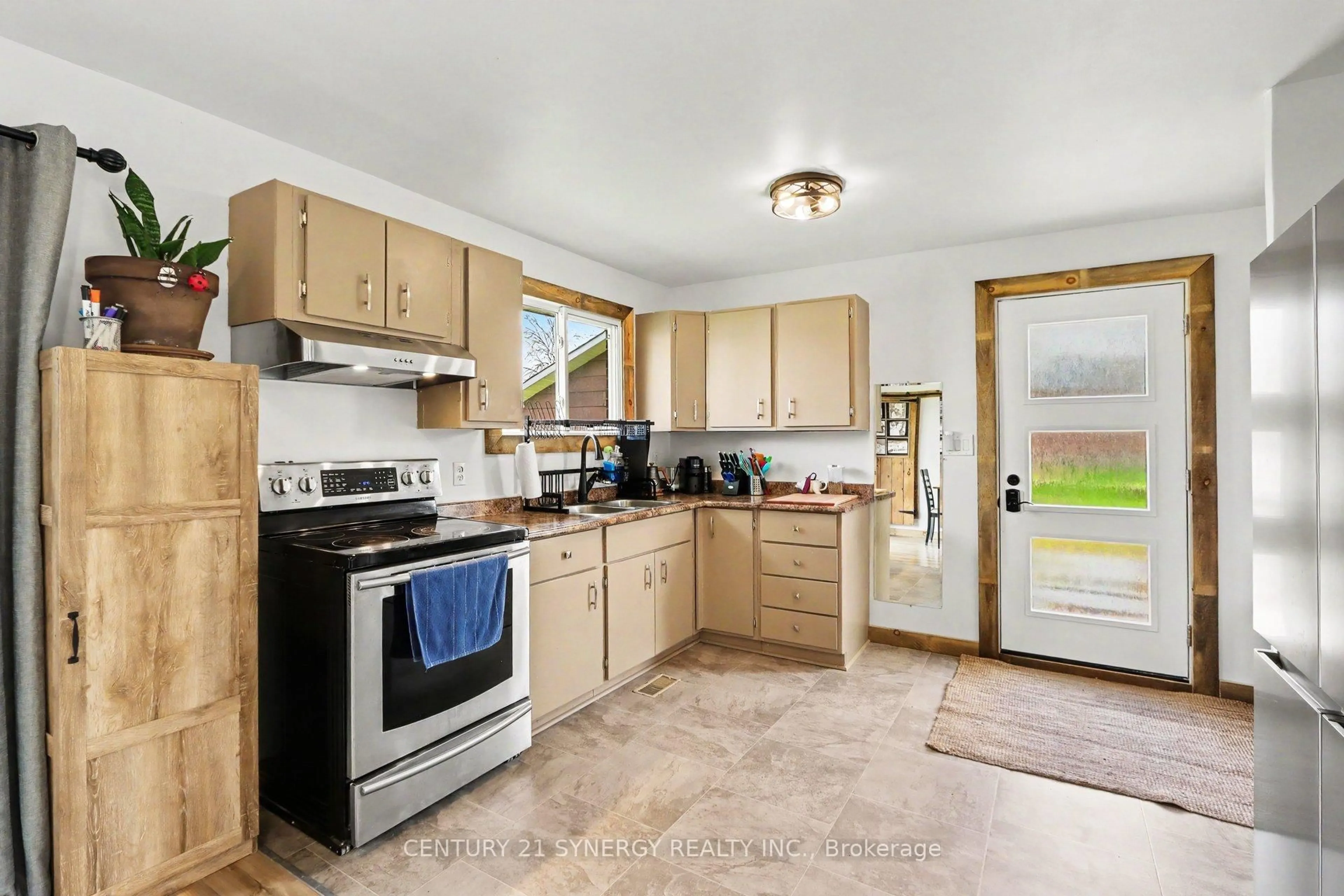 Standard kitchen, unknown for 130 Saumure Circ, Smiths Falls Ontario K7A 4S4