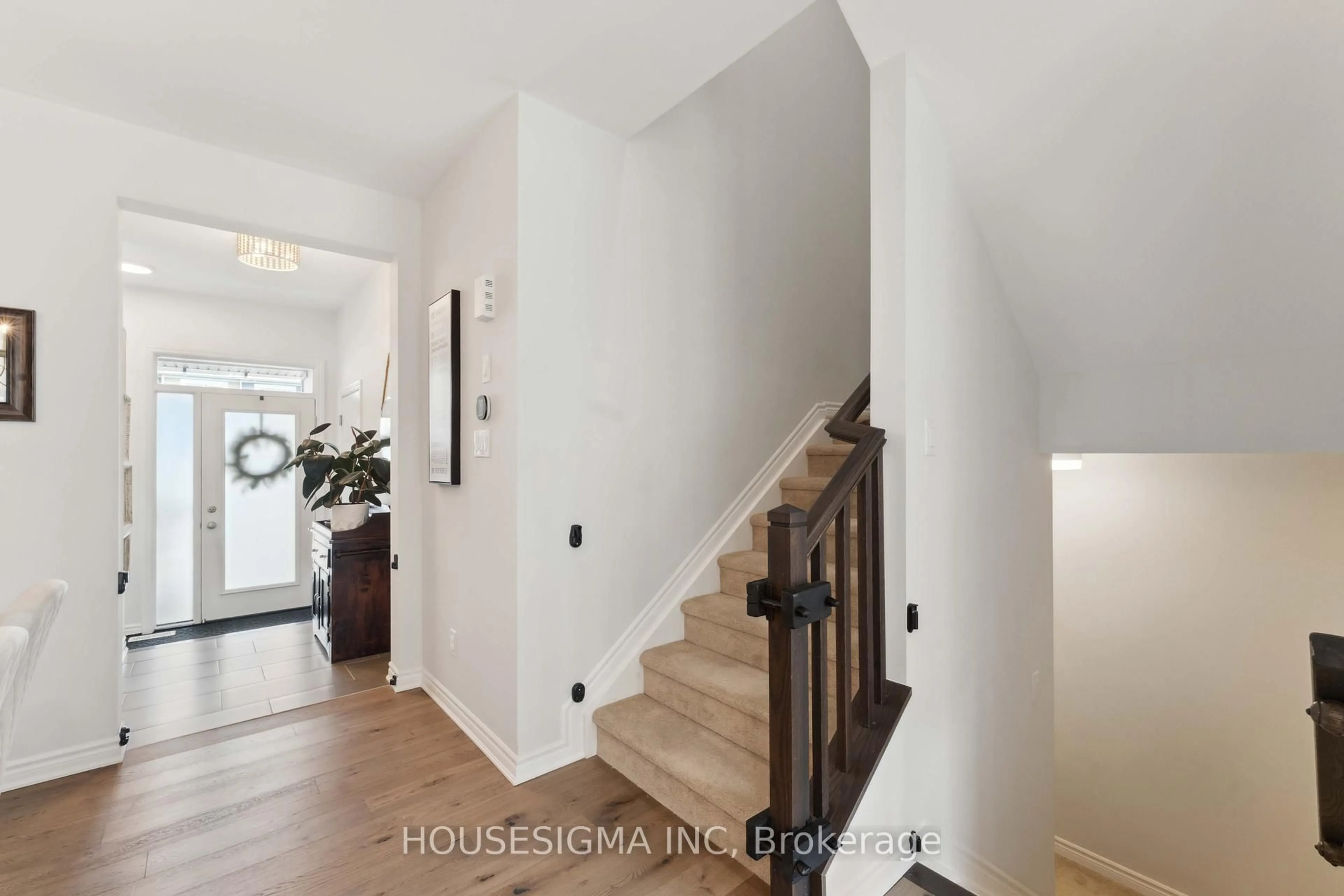 Indoor entryway for 48 Bermondsey Way, Ottawa Ontario K2S 2Y7