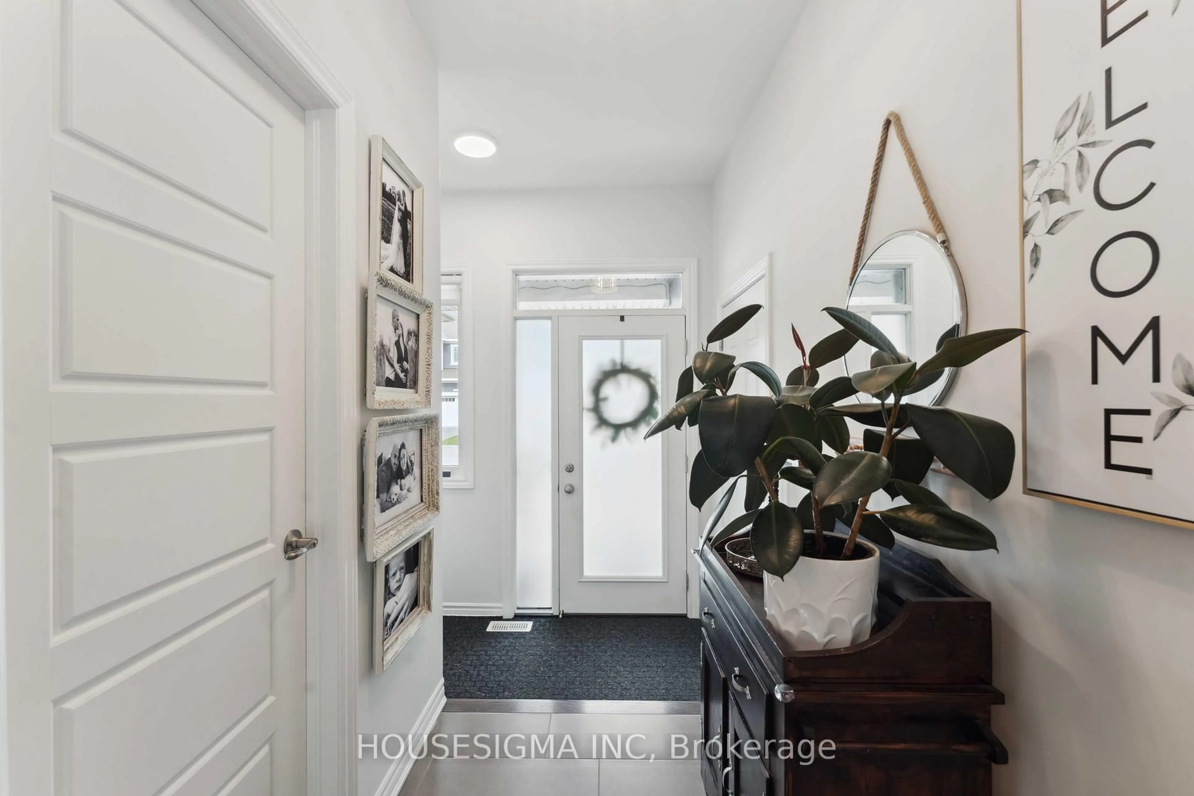Indoor entryway for 48 Bermondsey Way, Ottawa Ontario K2S 2Y7