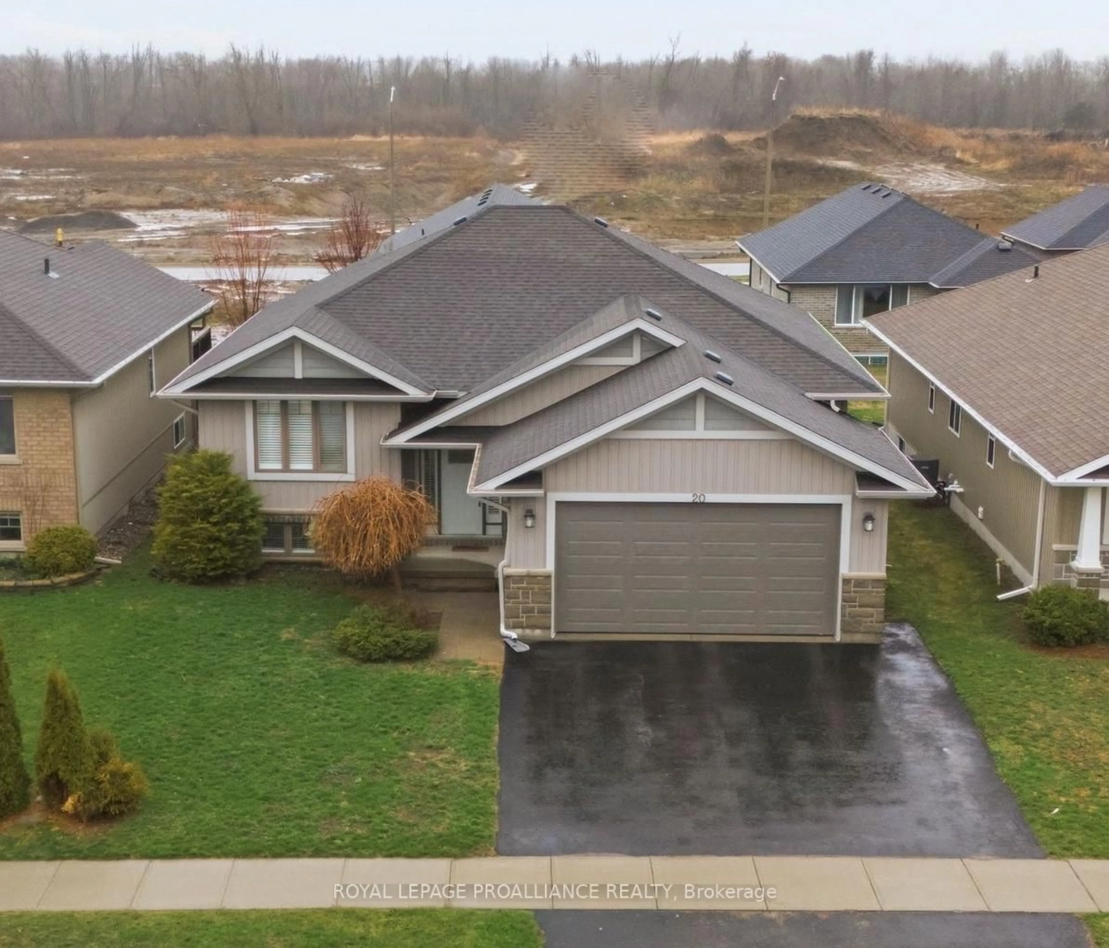 A pic from outside/outdoor area/front of a property/back of a property/a pic from drone, street for 20 BUTTERNUT Crt, Belleville Ontario K8P 0C5