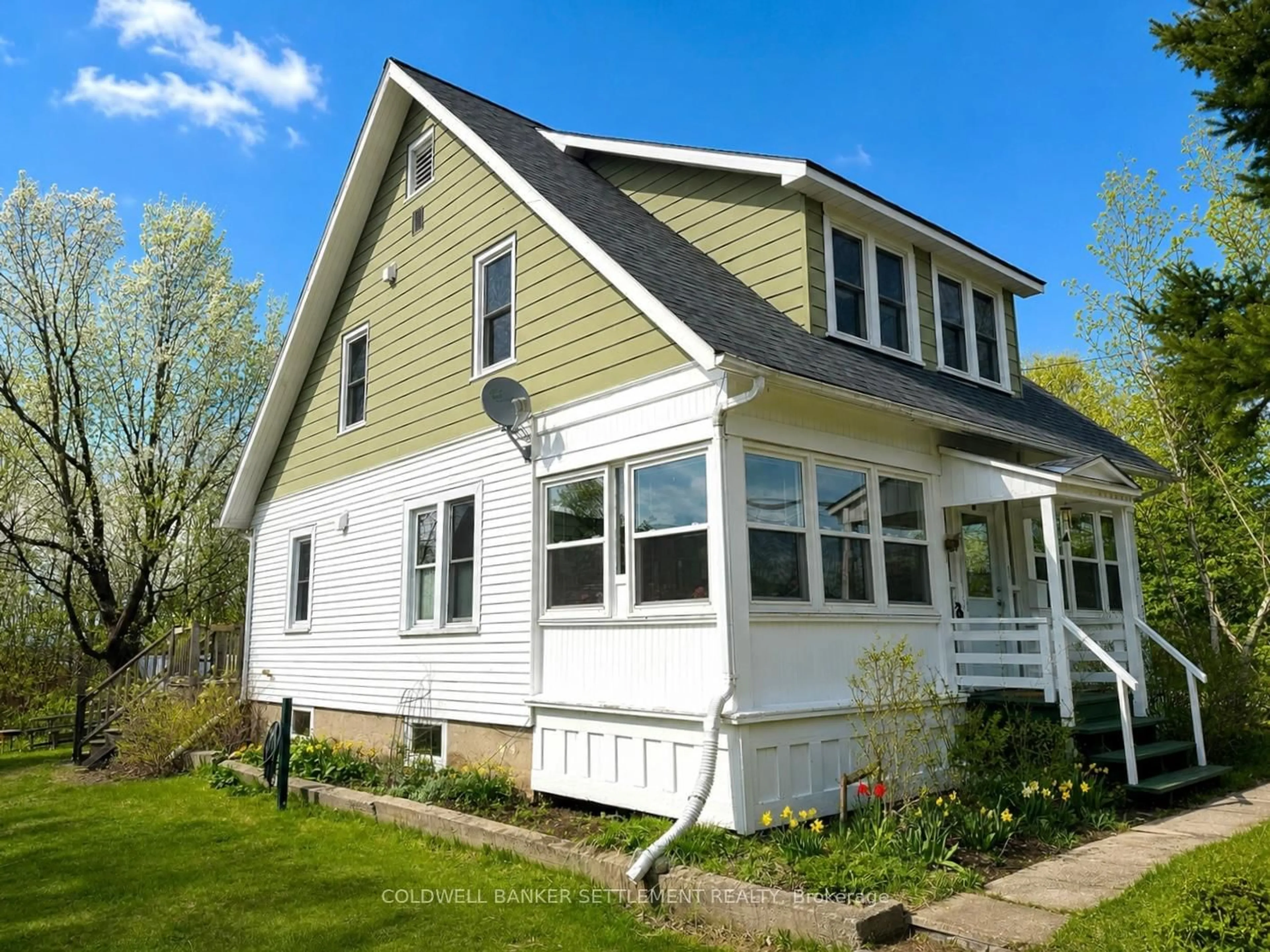 Home with vinyl exterior material, street for 5596 McDonald's Corners Rd, Mcdonalds Corners Ontario K0G 1M0