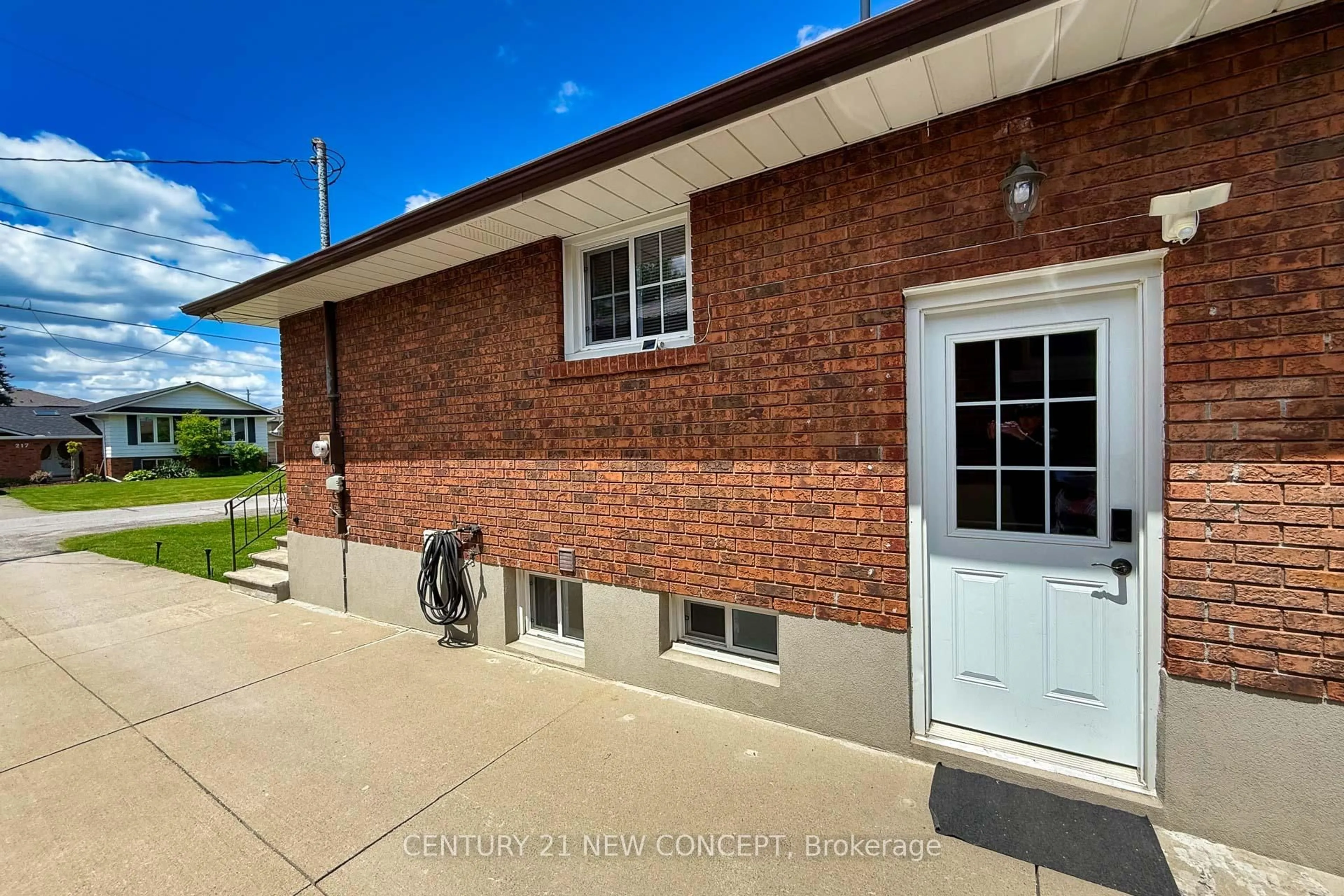 Home with brick exterior material, street for 220 Ontario St, Thorold Ontario L2V 1E4