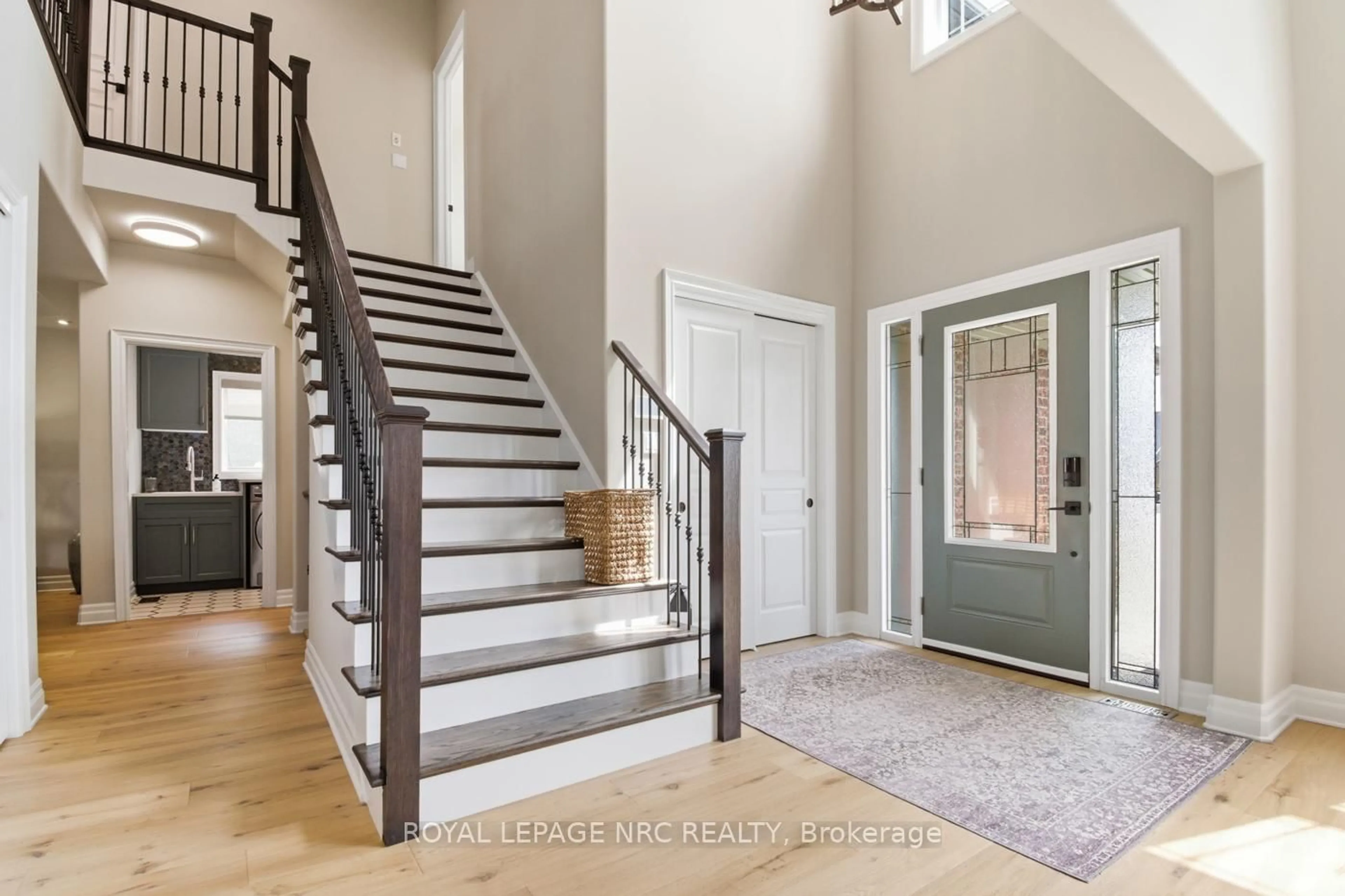 Indoor entryway for 239 COLBECK Dr, Welland Ontario L3C 7M3