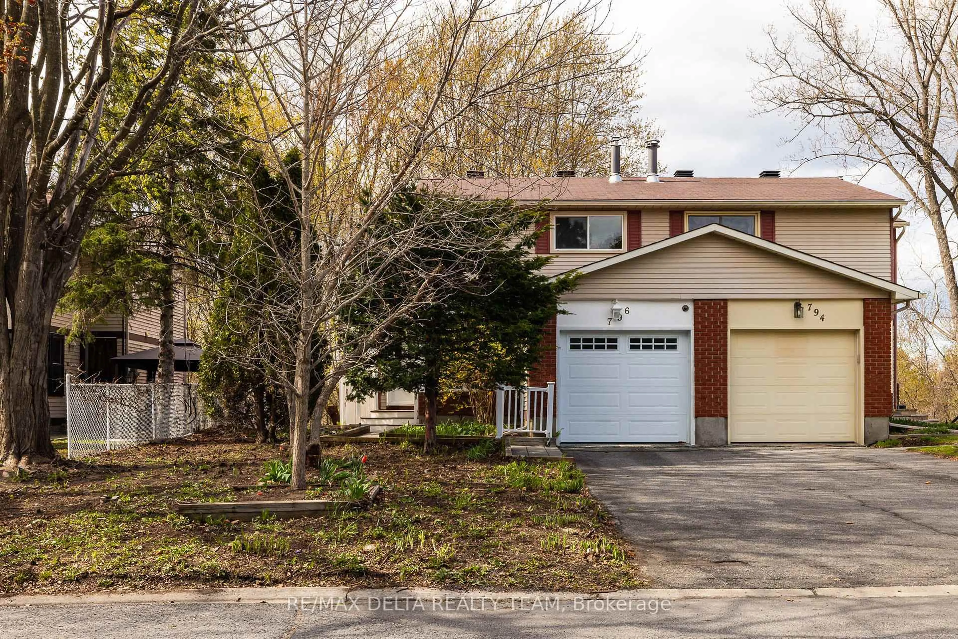 Unknown for 796 Vinette Cres, Ottawa Ontario K1E 1W9