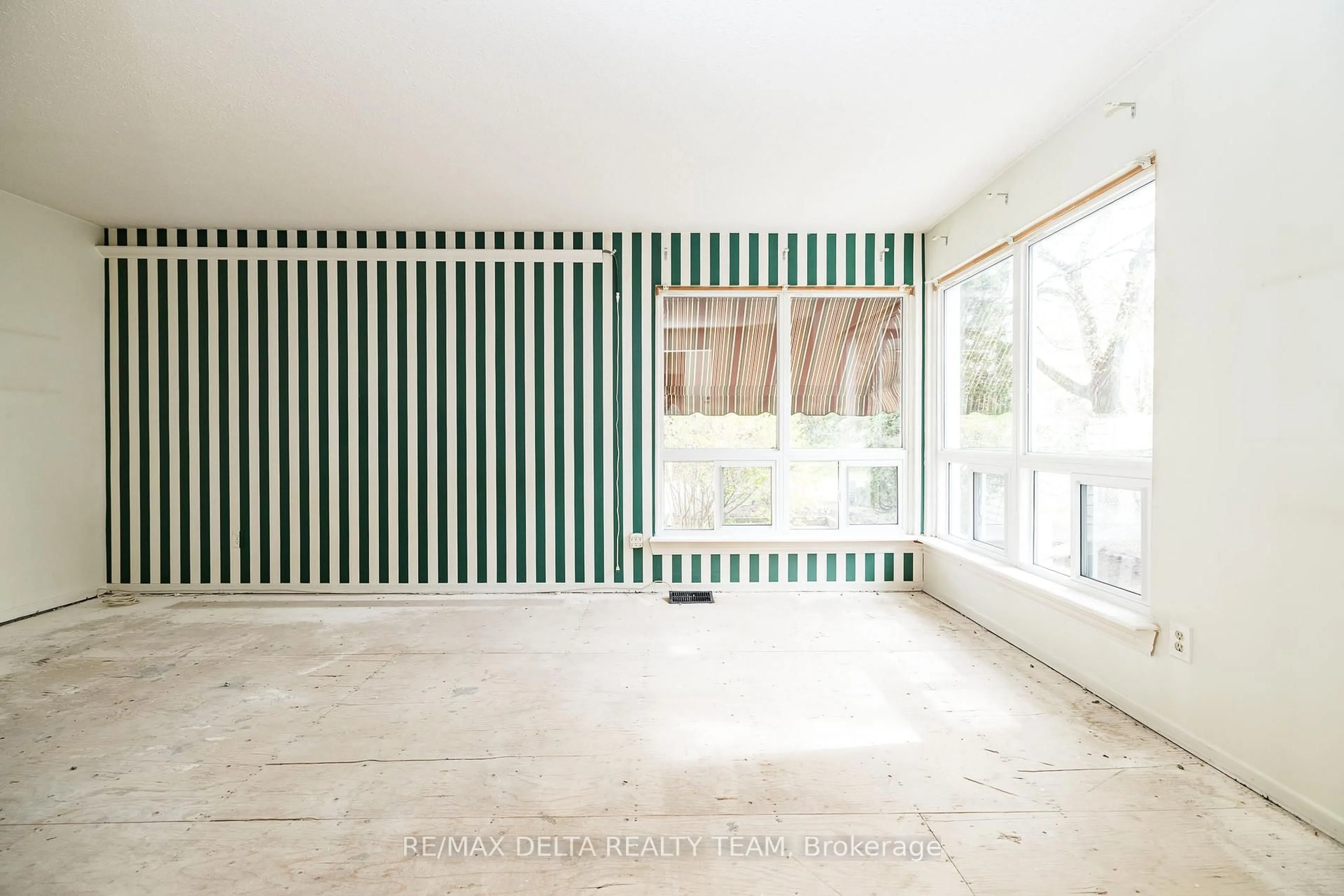 A pic of a room for 796 Vinette Cres, Ottawa Ontario K1E 1W9