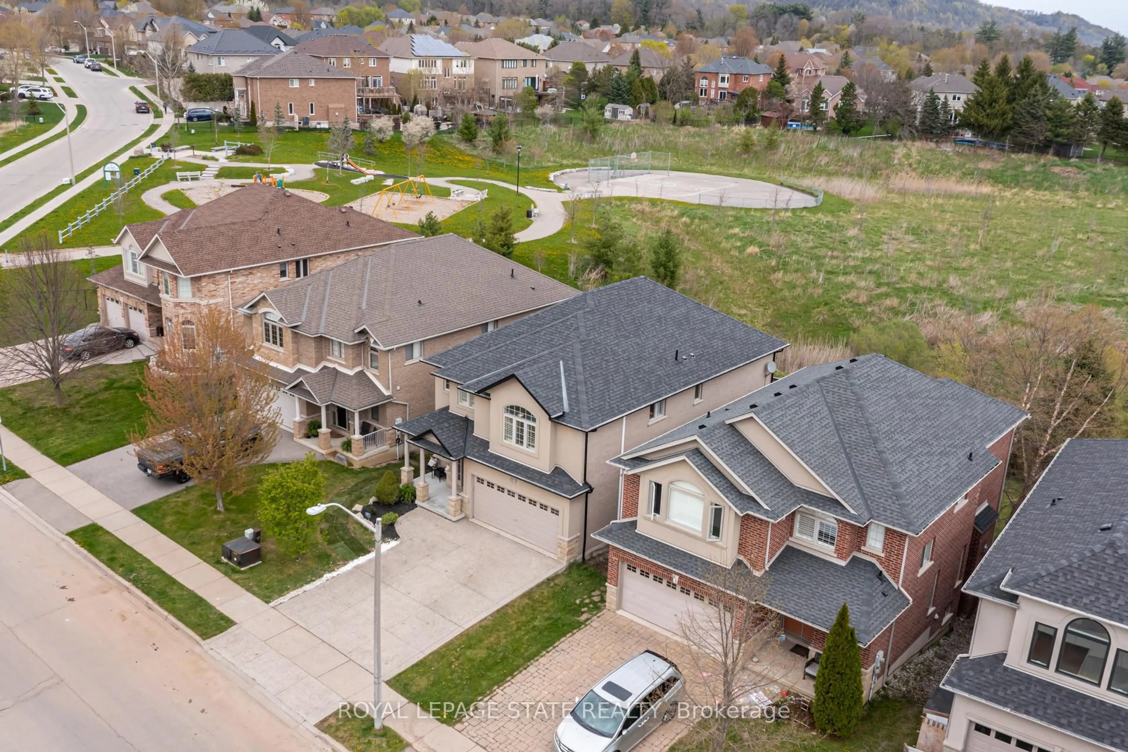 A pic from outside/outdoor area/front of a property/back of a property/a pic from drone, street for 67 Newcombe Rd, Hamilton Ontario L9H 7T3