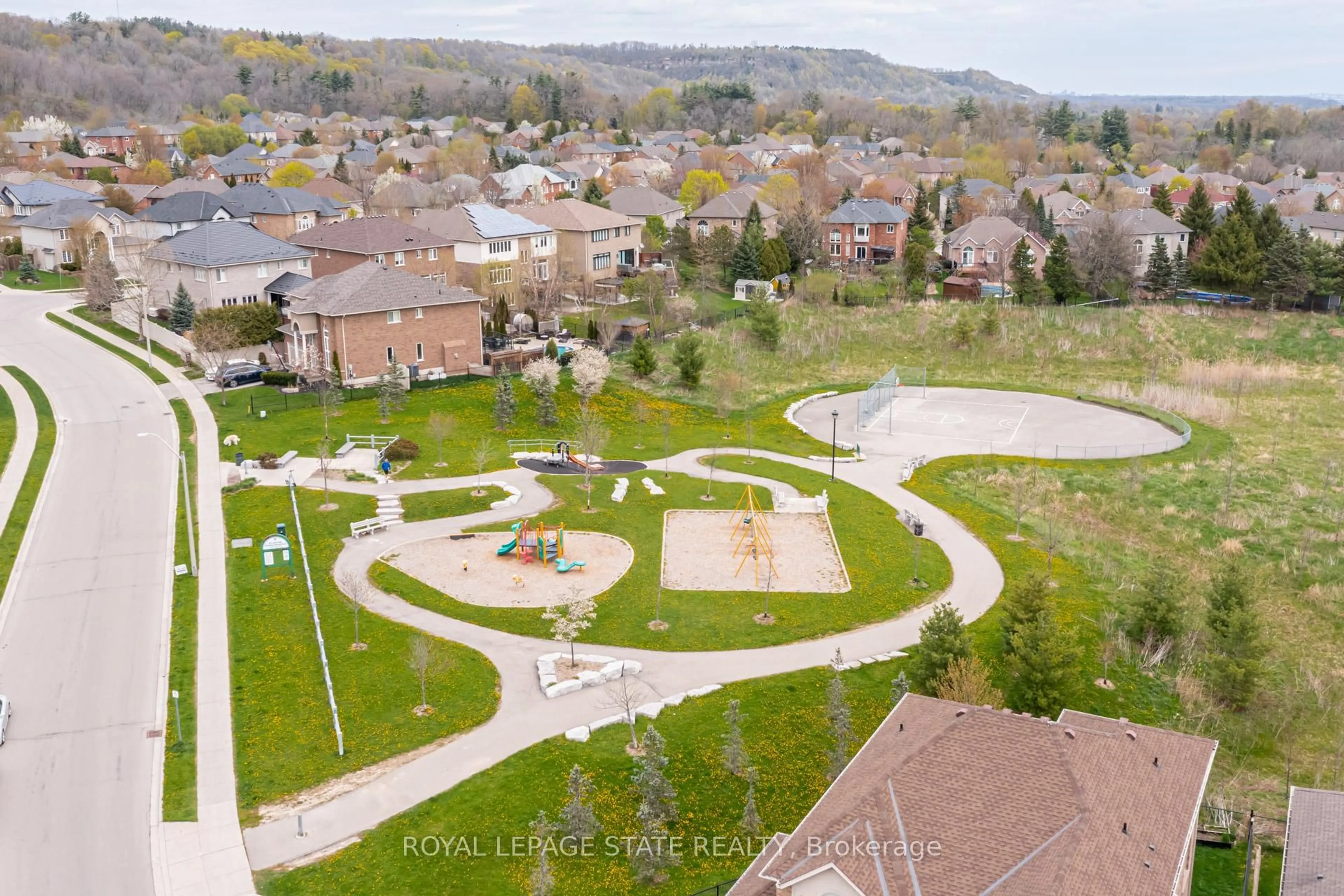 A pic from outside/outdoor area/front of a property/back of a property/a pic from drone, unknown for 67 Newcombe Rd, Hamilton Ontario L9H 7T3