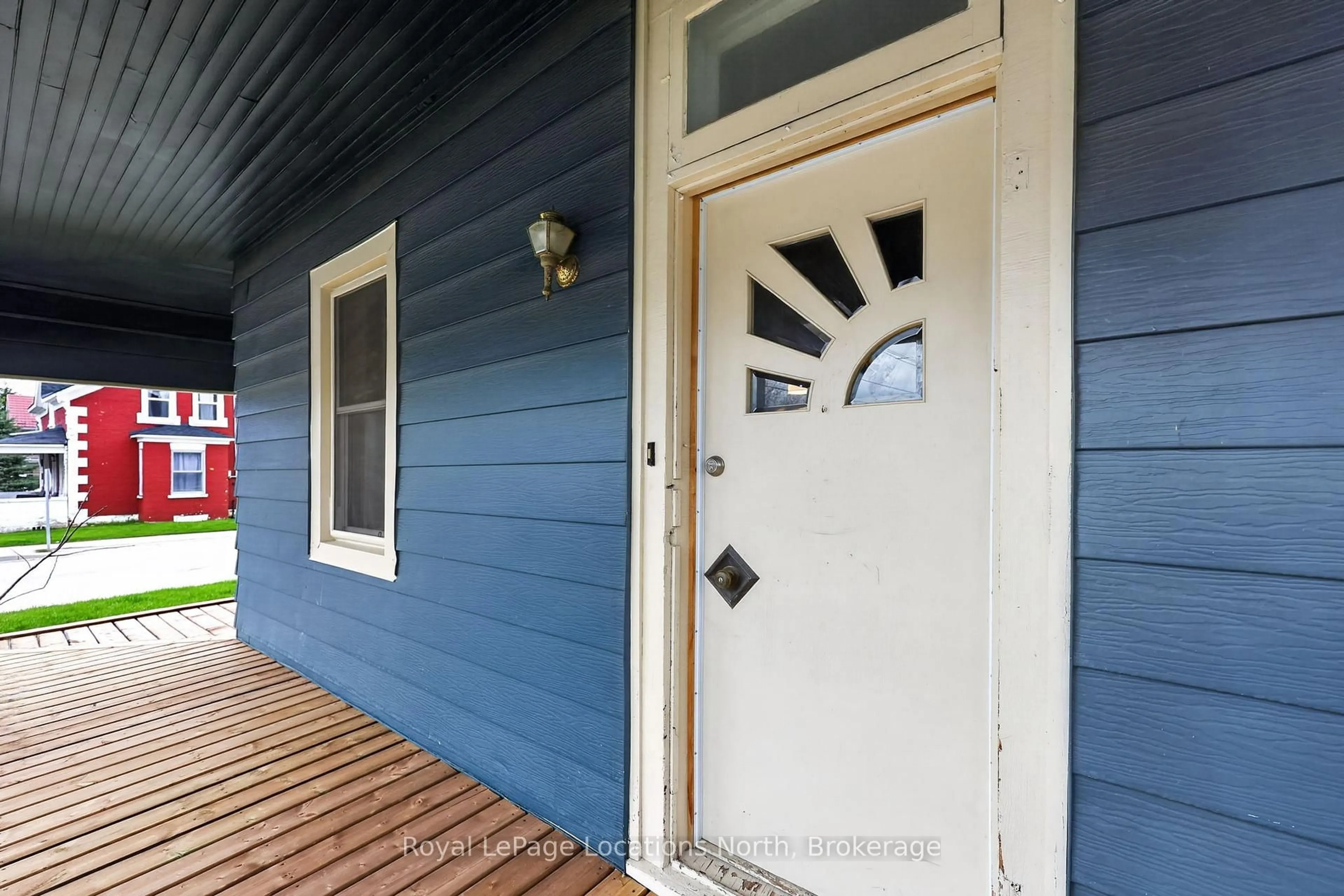 Home with vinyl exterior material, street for 163 St Vincent St, Meaford Ontario N4L 1C3