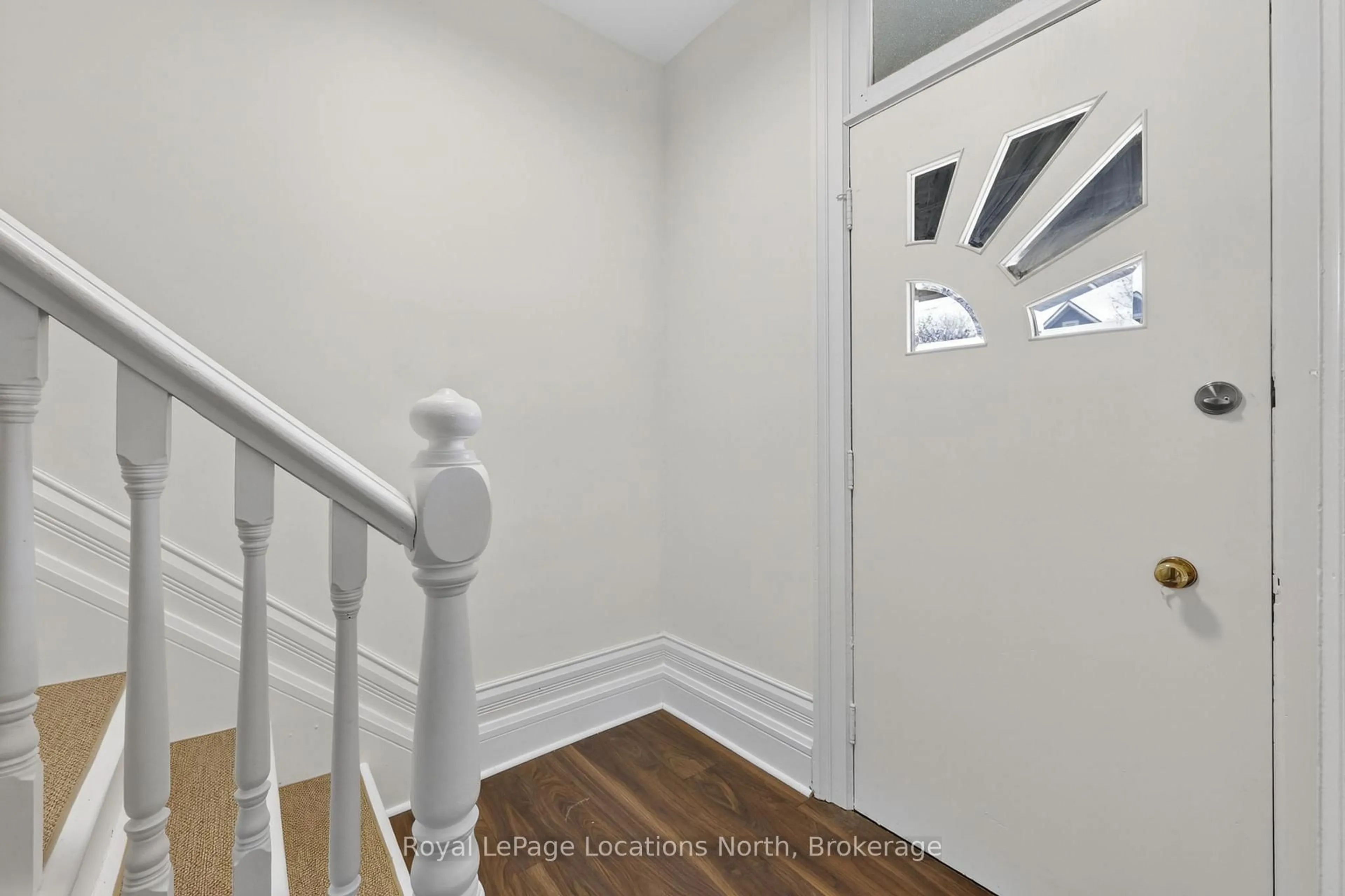 Indoor entryway for 163 St Vincent St, Meaford Ontario N4L 1C3