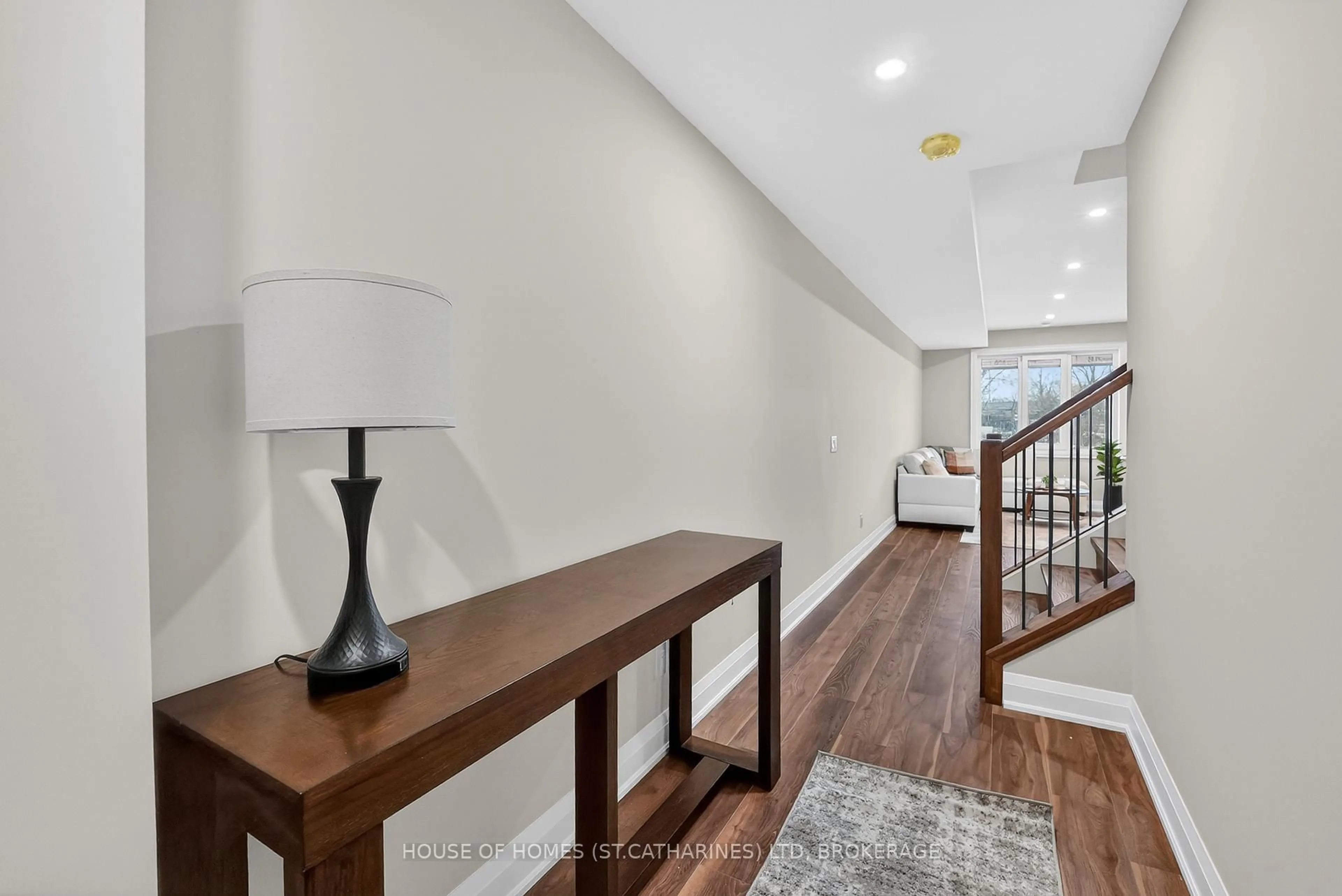 Indoor entryway for 950 Burwell St, Fort Erie Ontario L2A 0E9