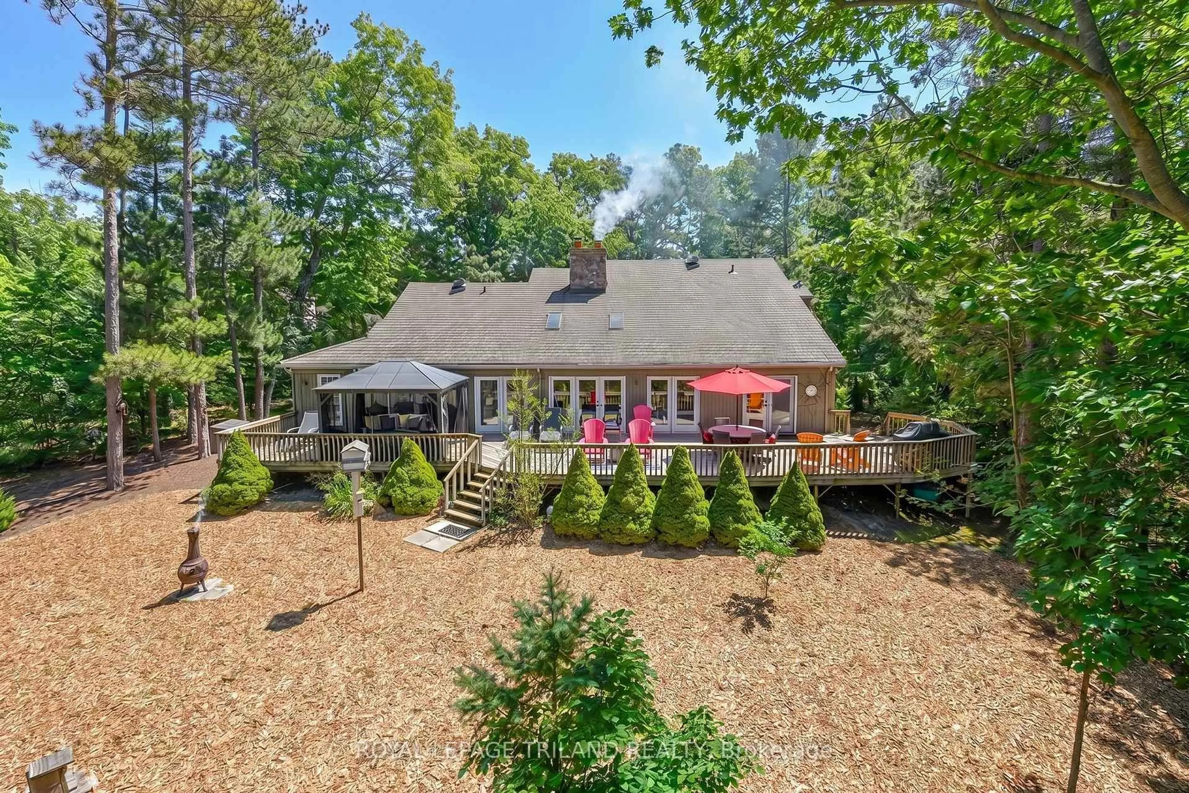 A pic from outside/outdoor area/front of a property/back of a property/a pic from drone, water/lake/river/ocean view for 10441 Pinetree Dr, Lambton Shores Ontario N0M 1T0