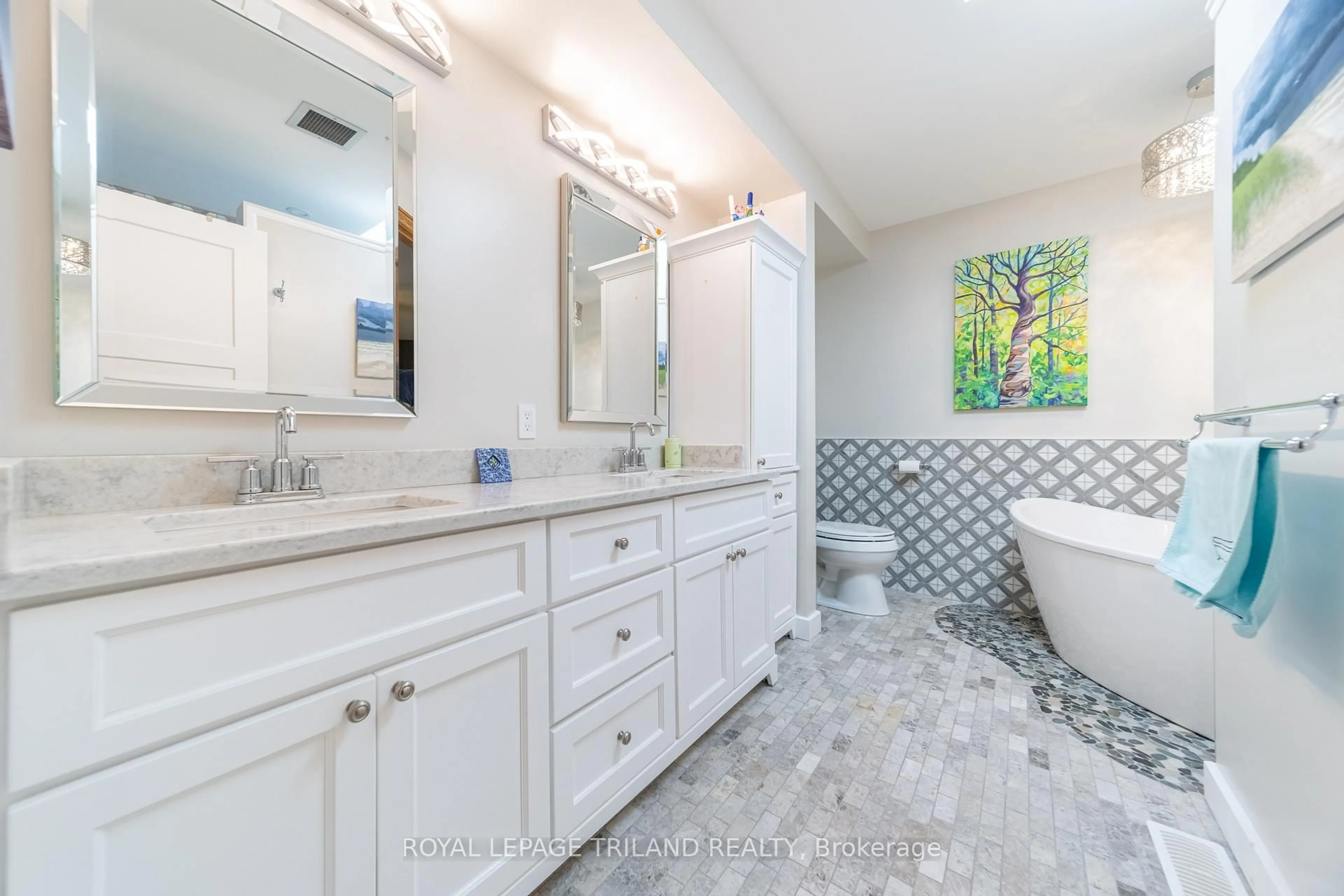 Contemporary bathroom, ceramic/tile floor for 10441 Pinetree Dr, Lambton Shores Ontario N0M 1T0