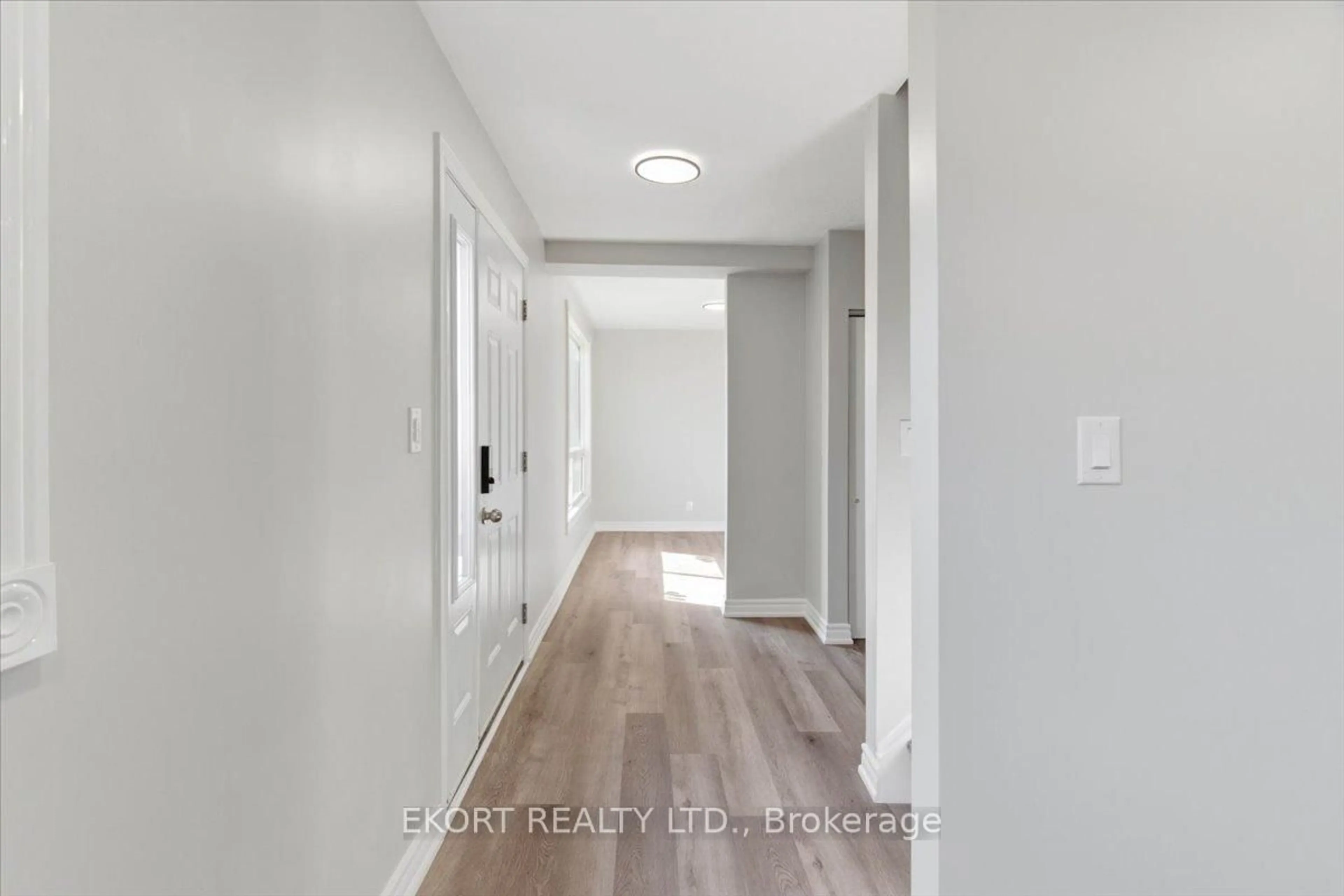 Indoor entryway for 17 Tracey Park Dr #27, Belleville Ontario K8P 4R4