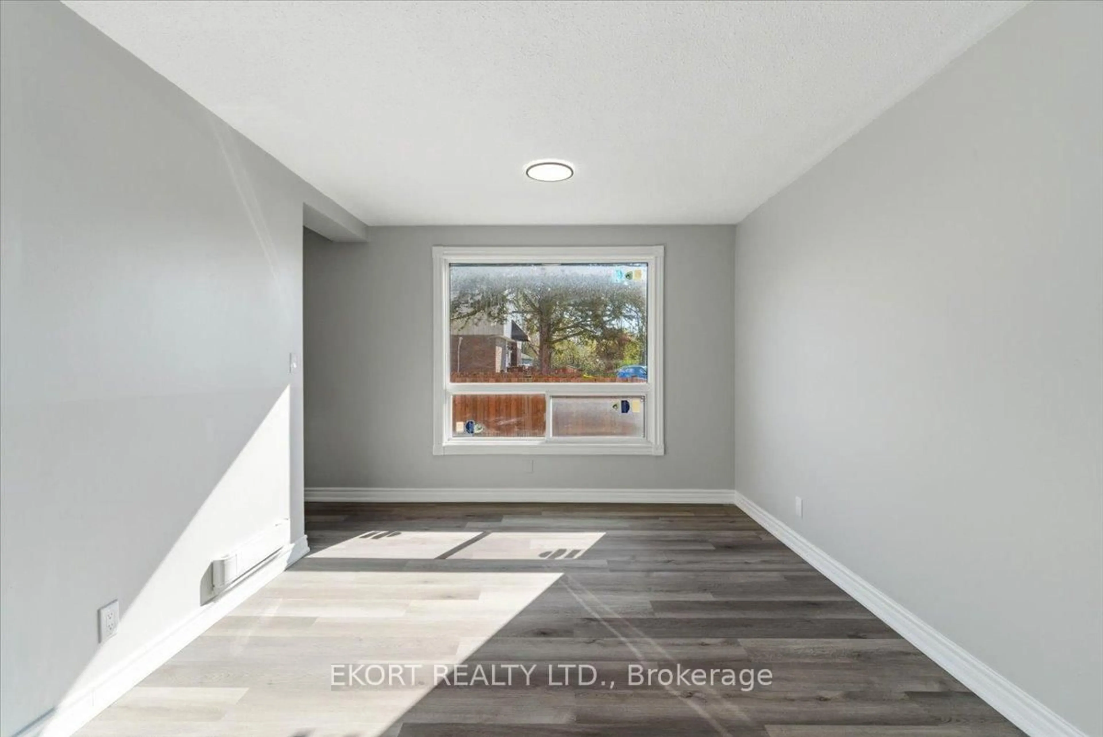 A pic of a room for 17 Tracey Park Dr #27, Belleville Ontario K8P 4R4
