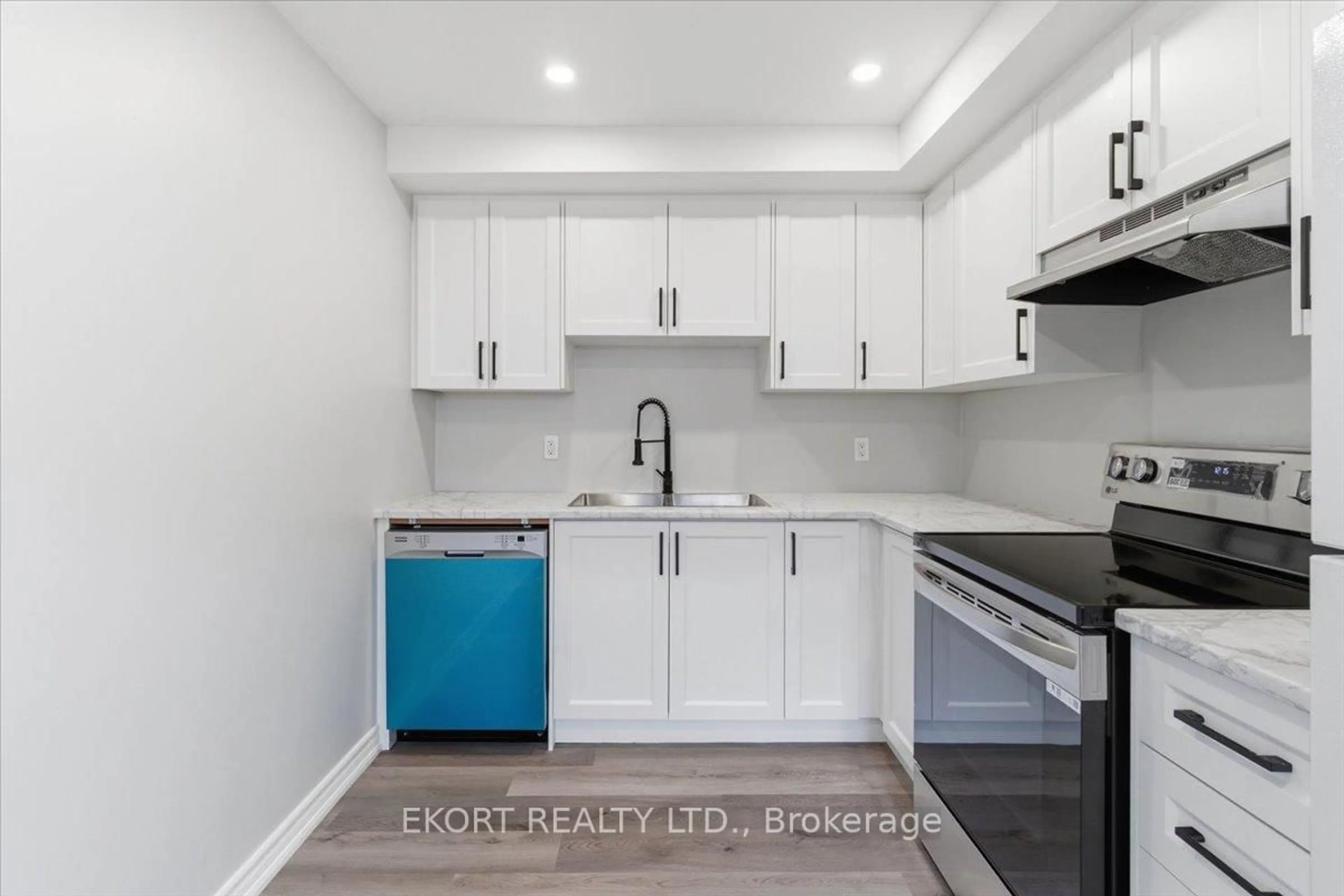 Standard kitchen, unknown for 17 Tracey Park Dr #27, Belleville Ontario K8P 4R4