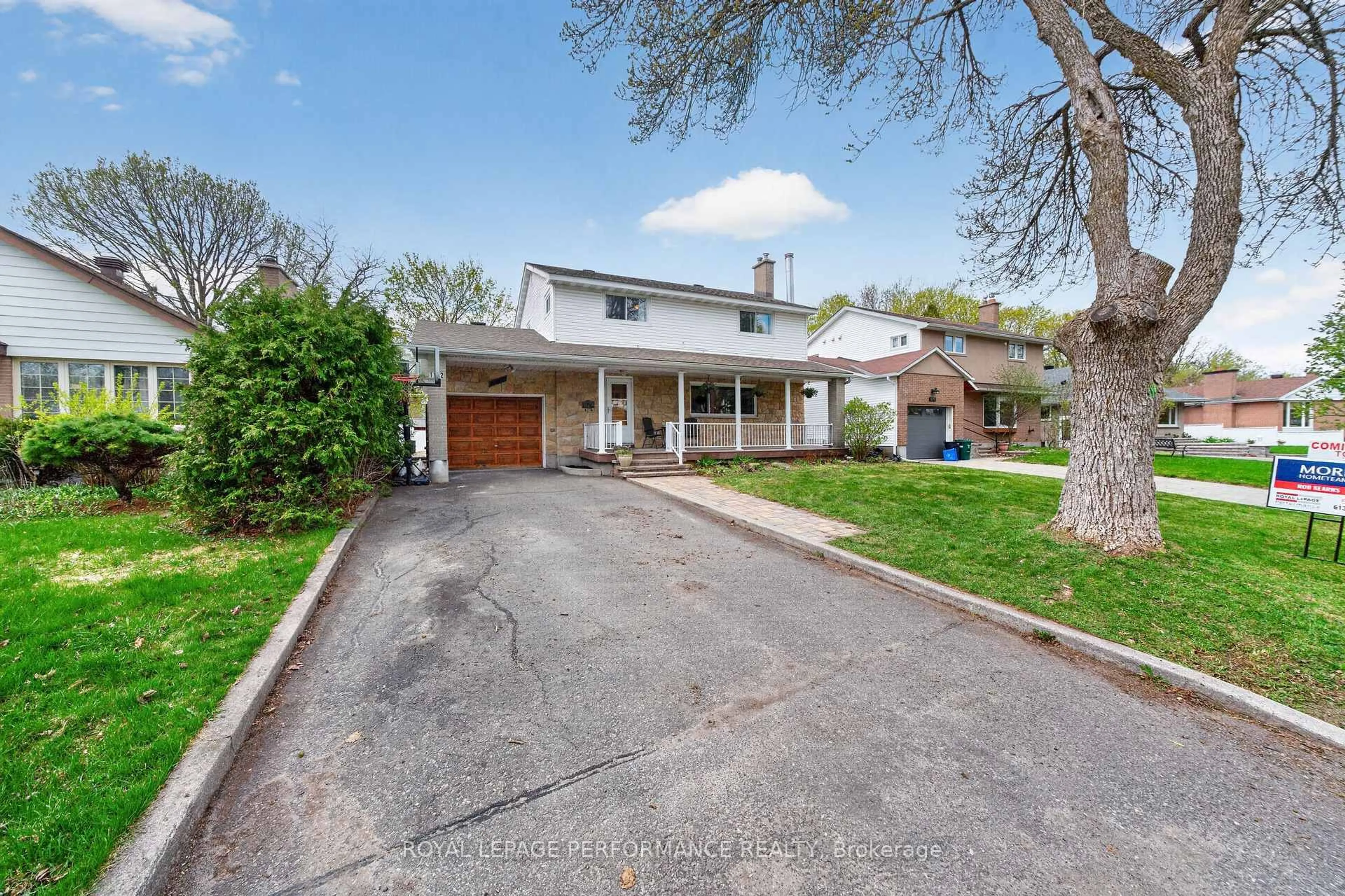 A pic from outside/outdoor area/front of a property/back of a property/a pic from drone, street for 1182 Greyrock Cres, Ottawa Ontario K2C 2A4