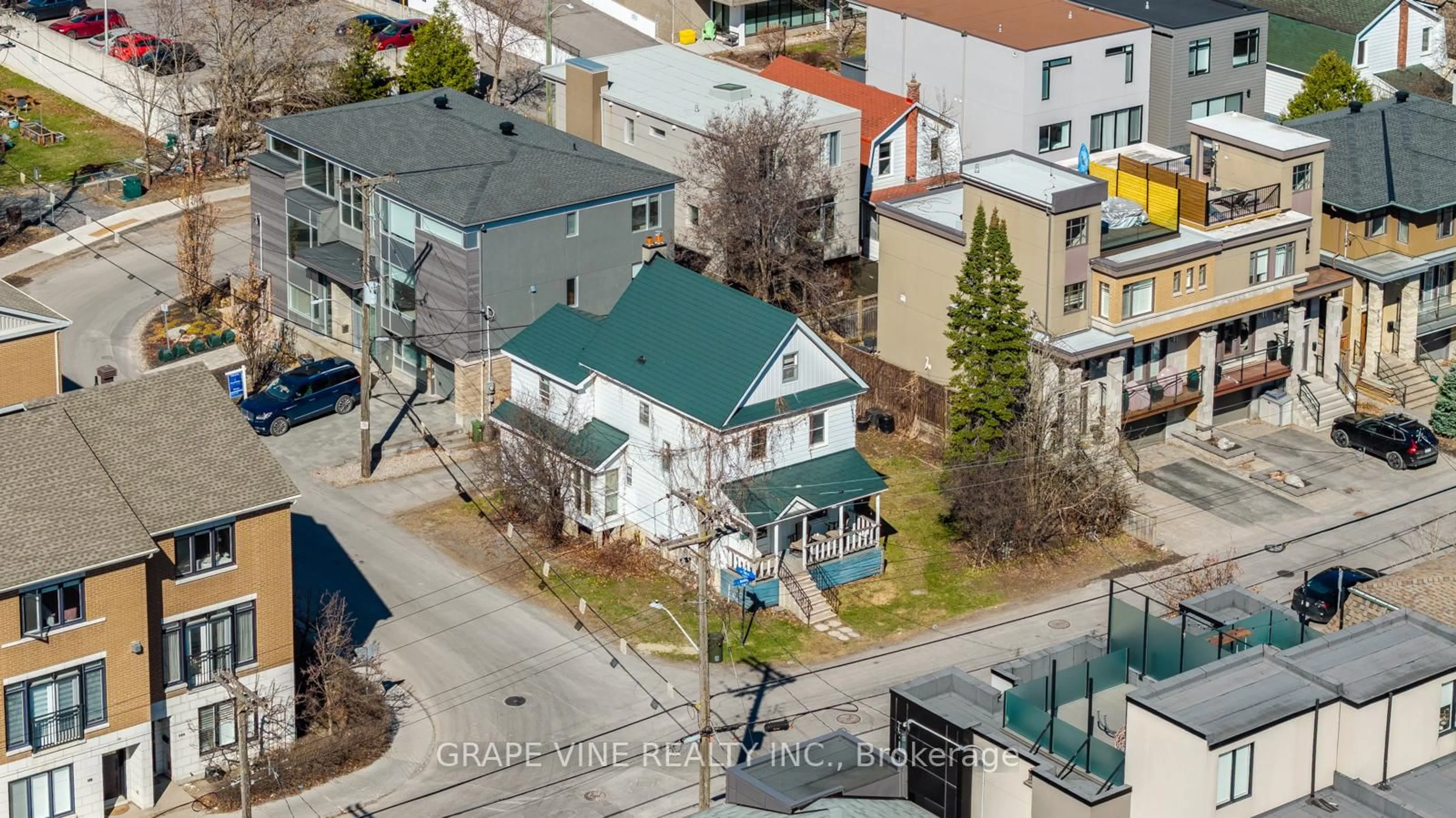 A pic from outside/outdoor area/front of a property/back of a property/a pic from drone, city buildings view from balcony for 388 Berkley Ave, Ottawa Ontario K2A 2G7