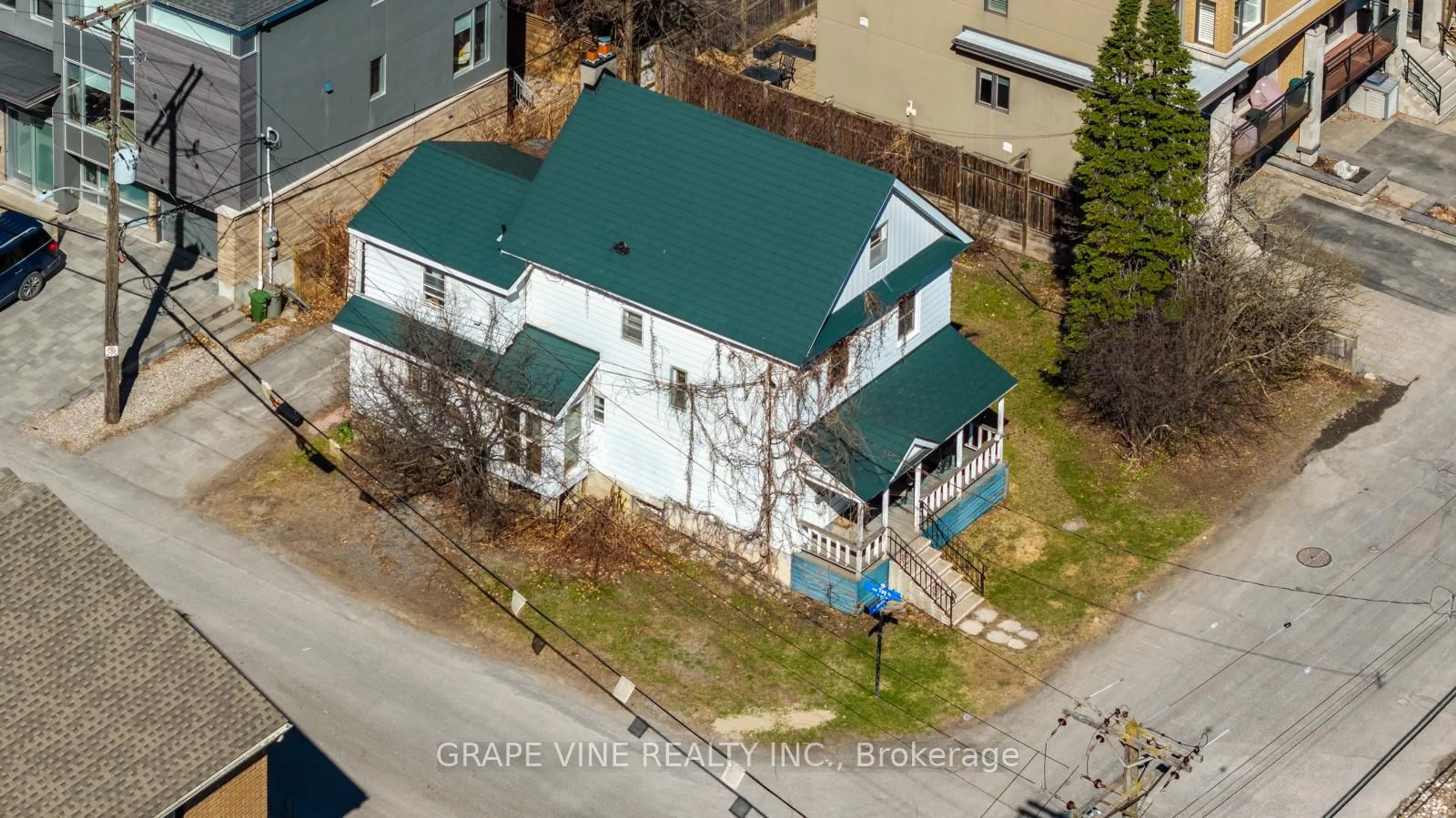 A pic from outside/outdoor area/front of a property/back of a property/a pic from drone, building for 388 Berkley Ave, Ottawa Ontario K2A 2G7