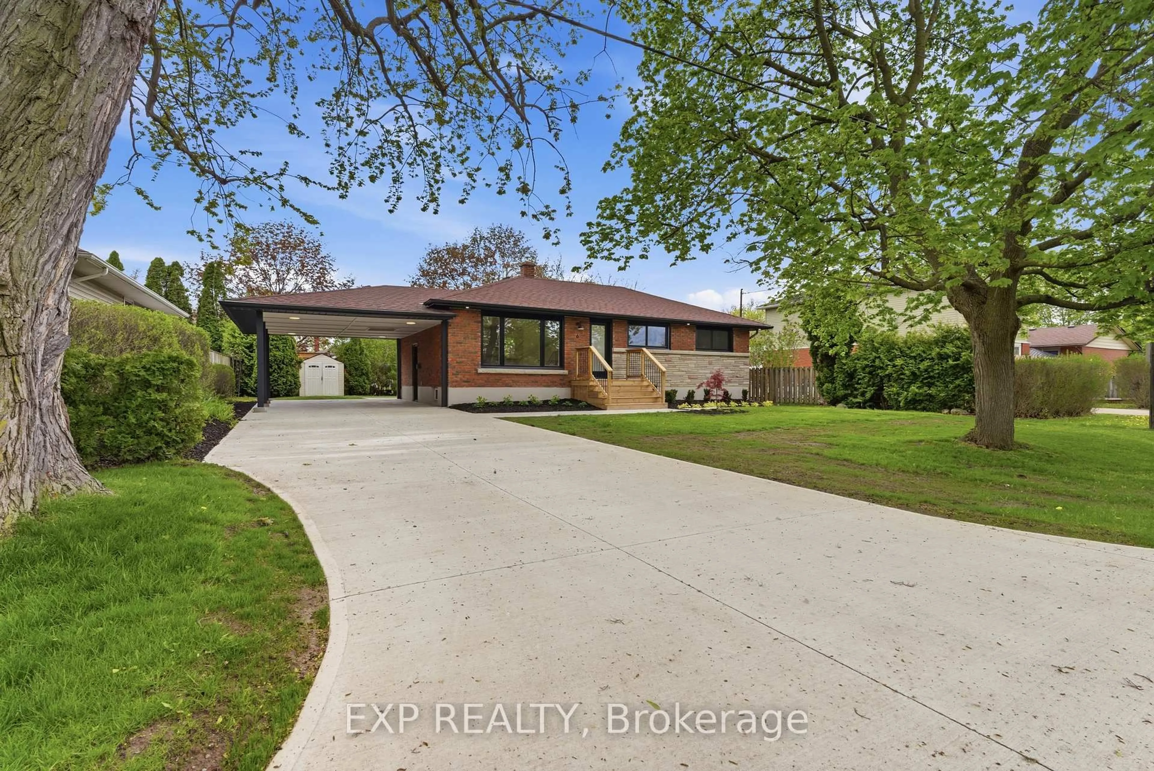 A pic from outside/outdoor area/front of a property/back of a property/a pic from drone, street for 6 Bessborough Dr, St. Catharines Ontario L2M 3G2