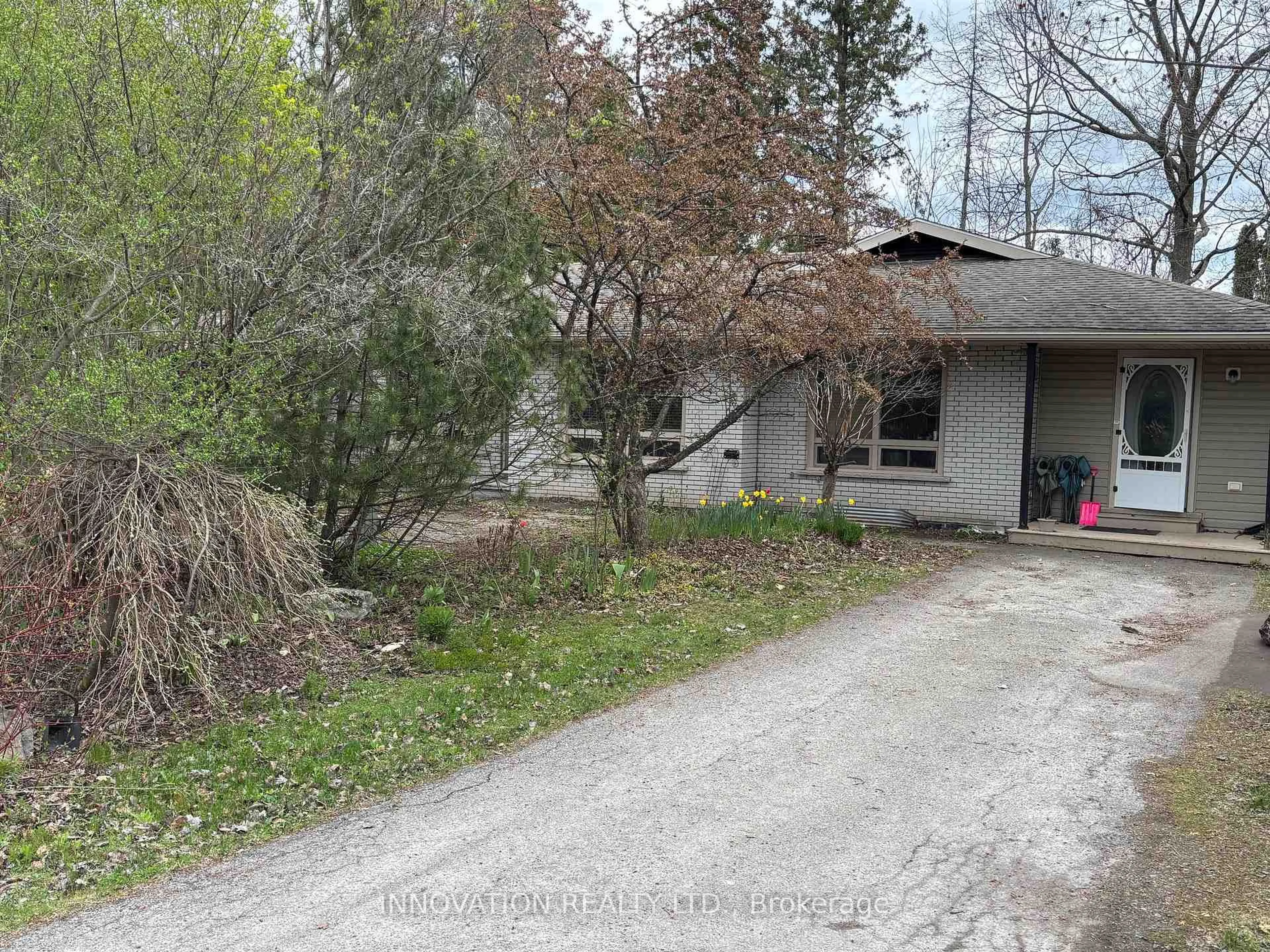 A pic from outside/outdoor area/front of a property/back of a property/a pic from drone, street for 11 & 13 BAYVIEW Cres, Smiths Falls Ontario K7A 5B8