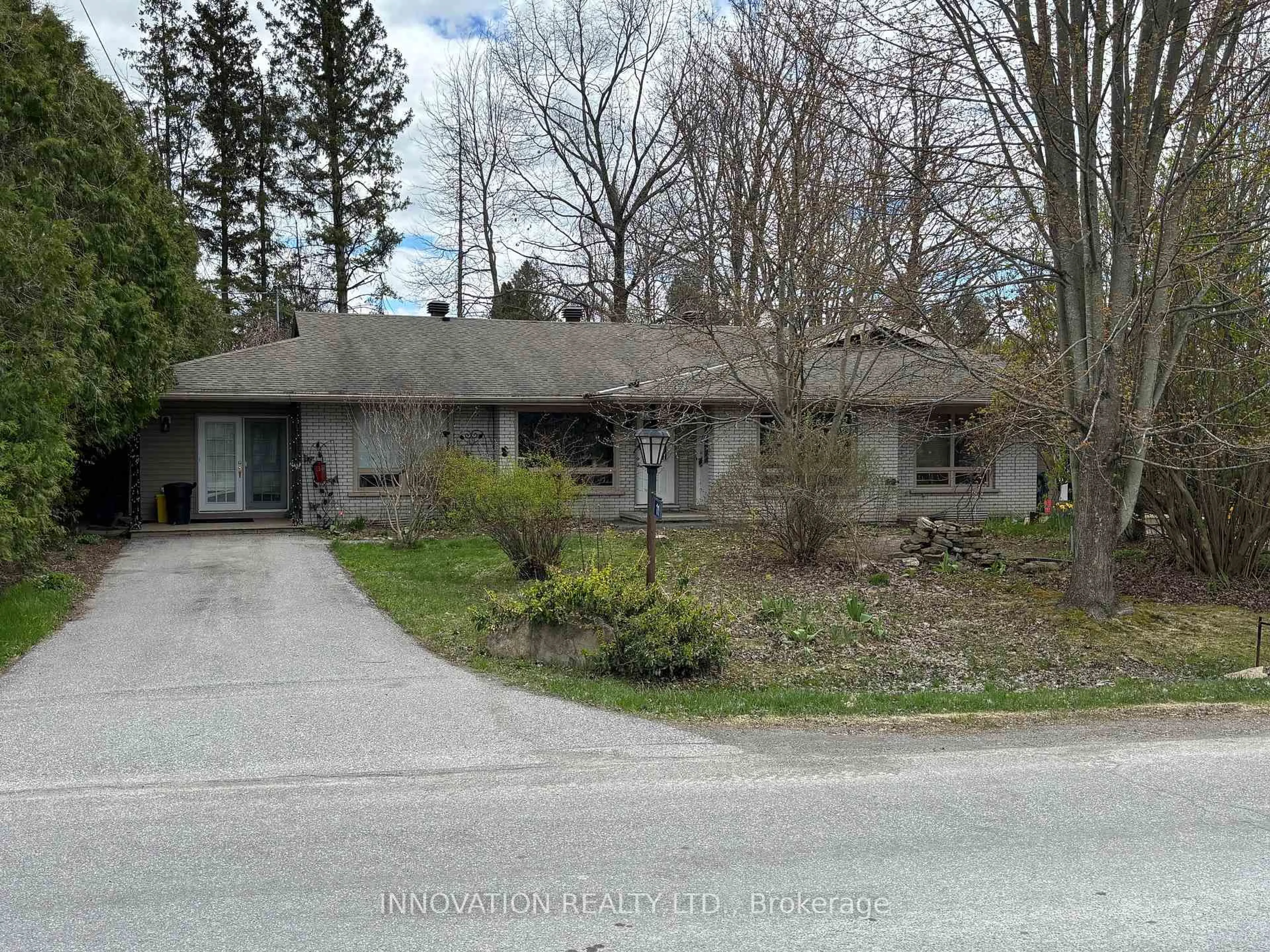 A pic from outside/outdoor area/front of a property/back of a property/a pic from drone, street for 11 & 13 BAYVIEW Cres, Smiths Falls Ontario K7A 5B8