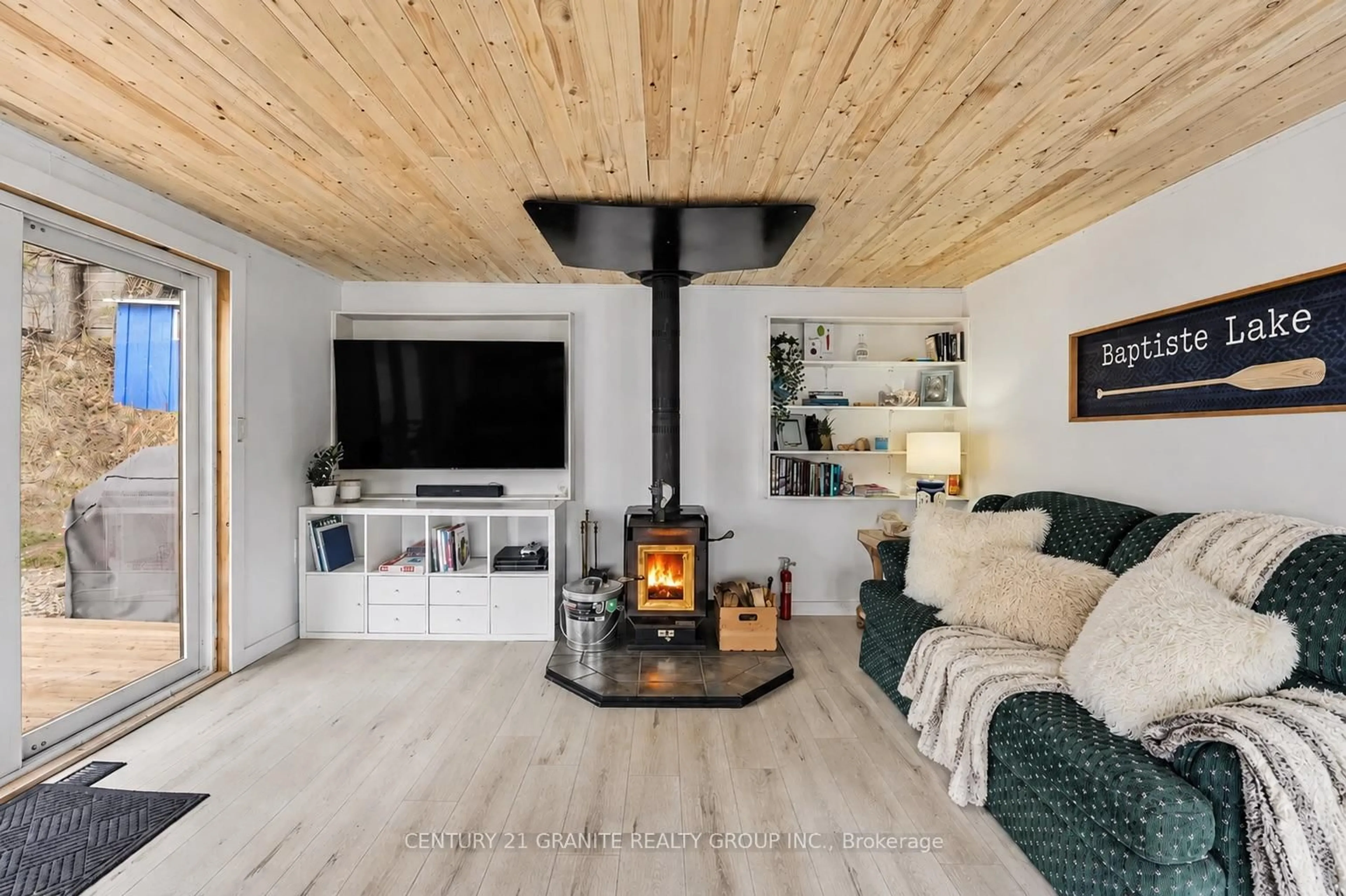 Living room with furniture, wood/laminate floor for 25 Brethour Rd, Bancroft Ontario K0L 1C0