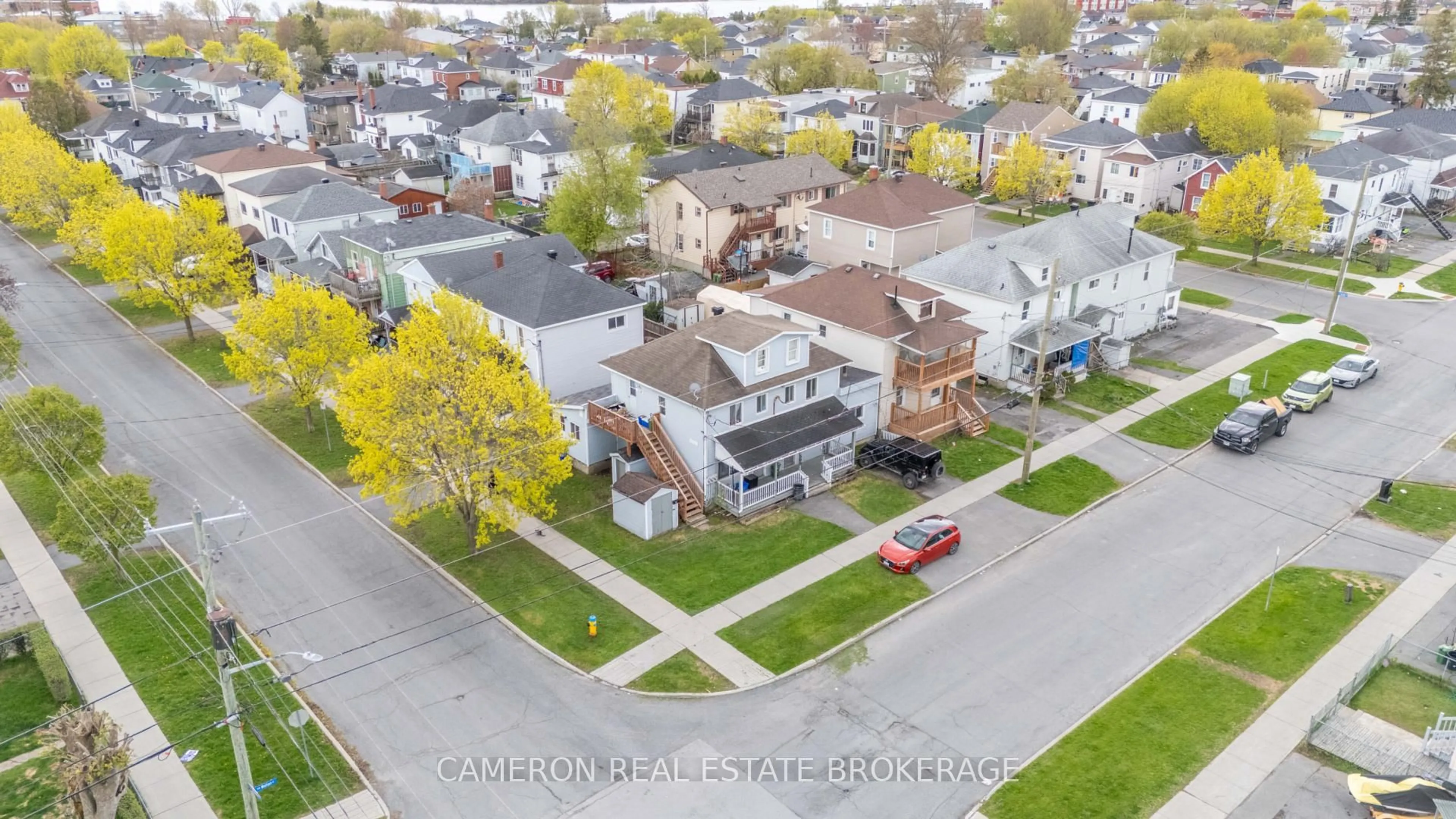 A pic from outside/outdoor area/front of a property/back of a property/a pic from drone, street for 507-509 Walton St, Cornwall Ontario K6H 1T5