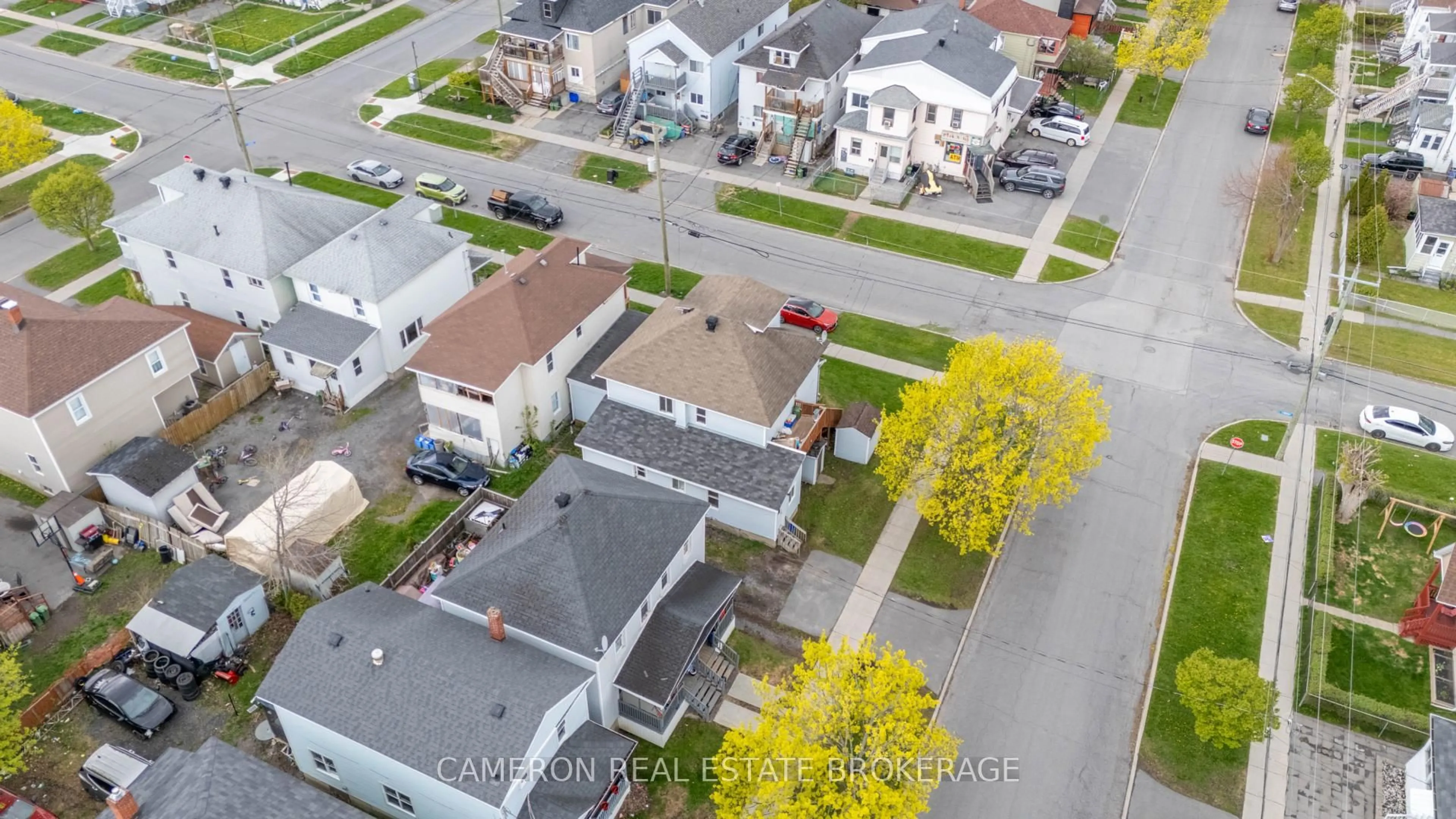 A pic from outside/outdoor area/front of a property/back of a property/a pic from drone, street for 507-509 Walton St, Cornwall Ontario K6H 1T5