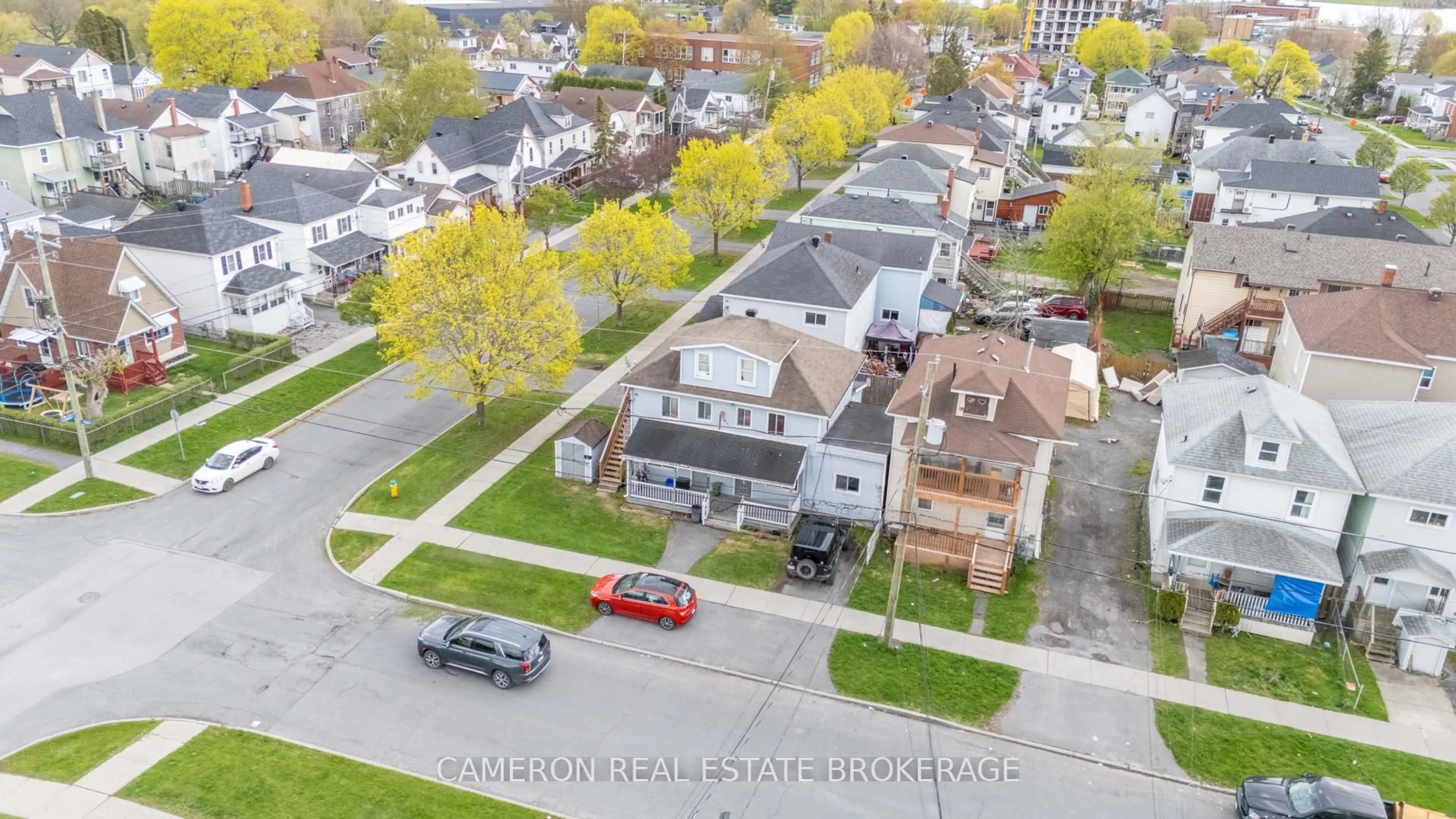 A pic from outside/outdoor area/front of a property/back of a property/a pic from drone, street for 507-509 Walton St, Cornwall Ontario K6H 1T5