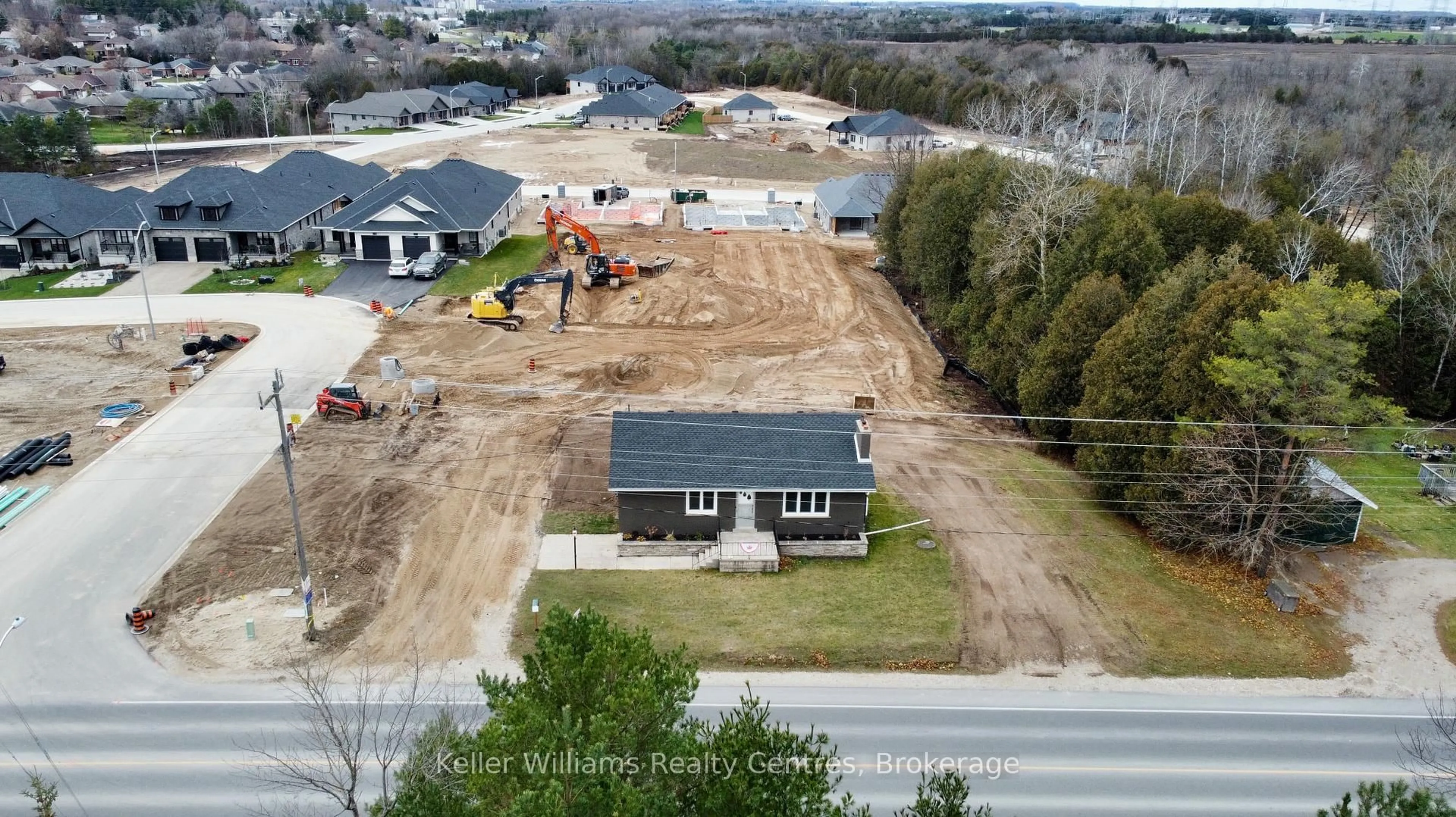 A pic from outside/outdoor area/front of a property/back of a property/a pic from drone, building for 854 GREY ROAD 28, Hanover Ontario N4N 3B8