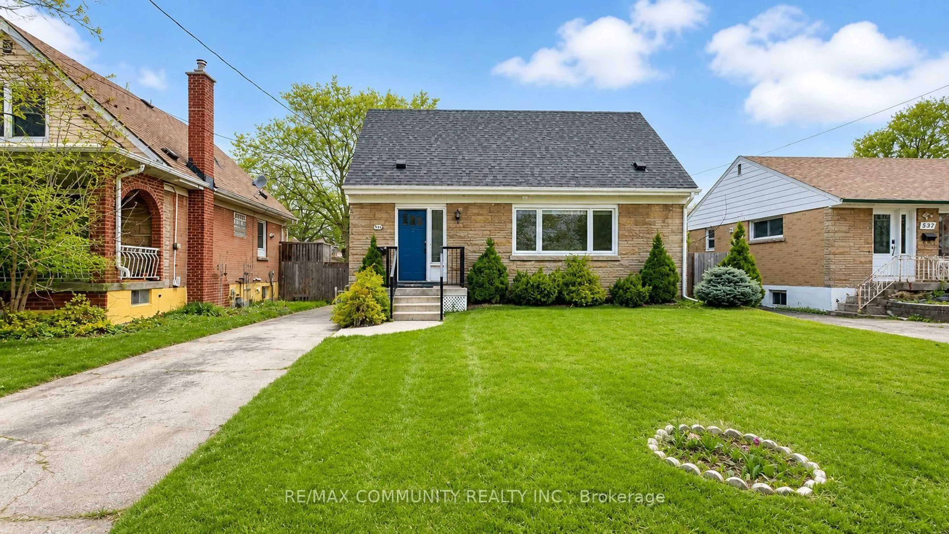 Home with brick exterior material, street for 386 Whitney Ave, Hamilton Ontario L8S 2H4