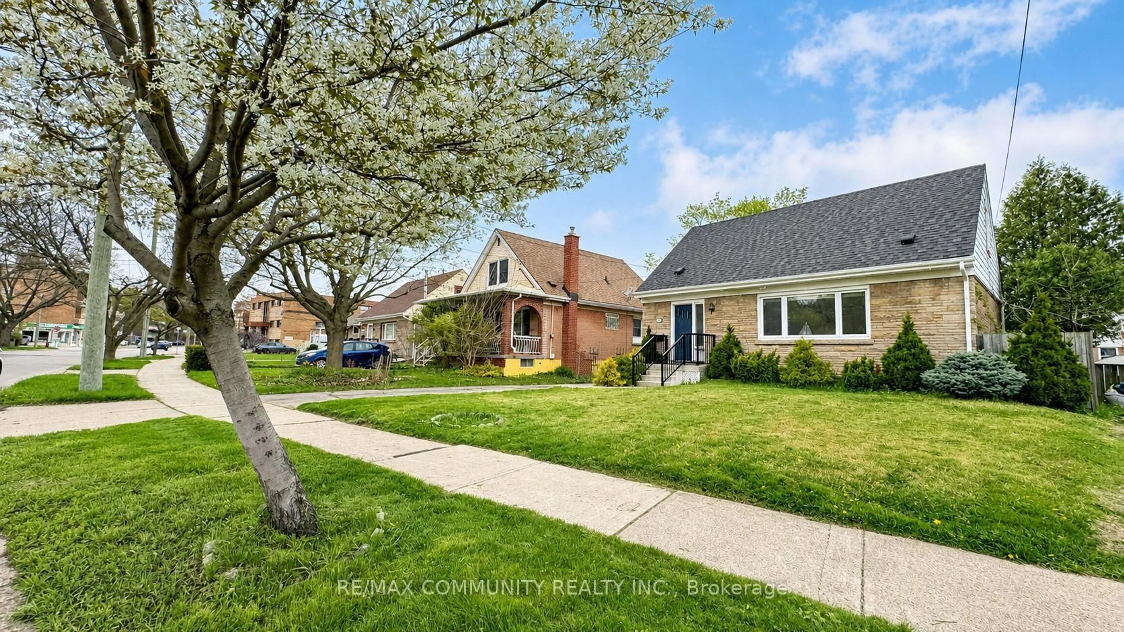 Home with brick exterior material, street for 386 Whitney Ave, Hamilton Ontario L8S 2H4
