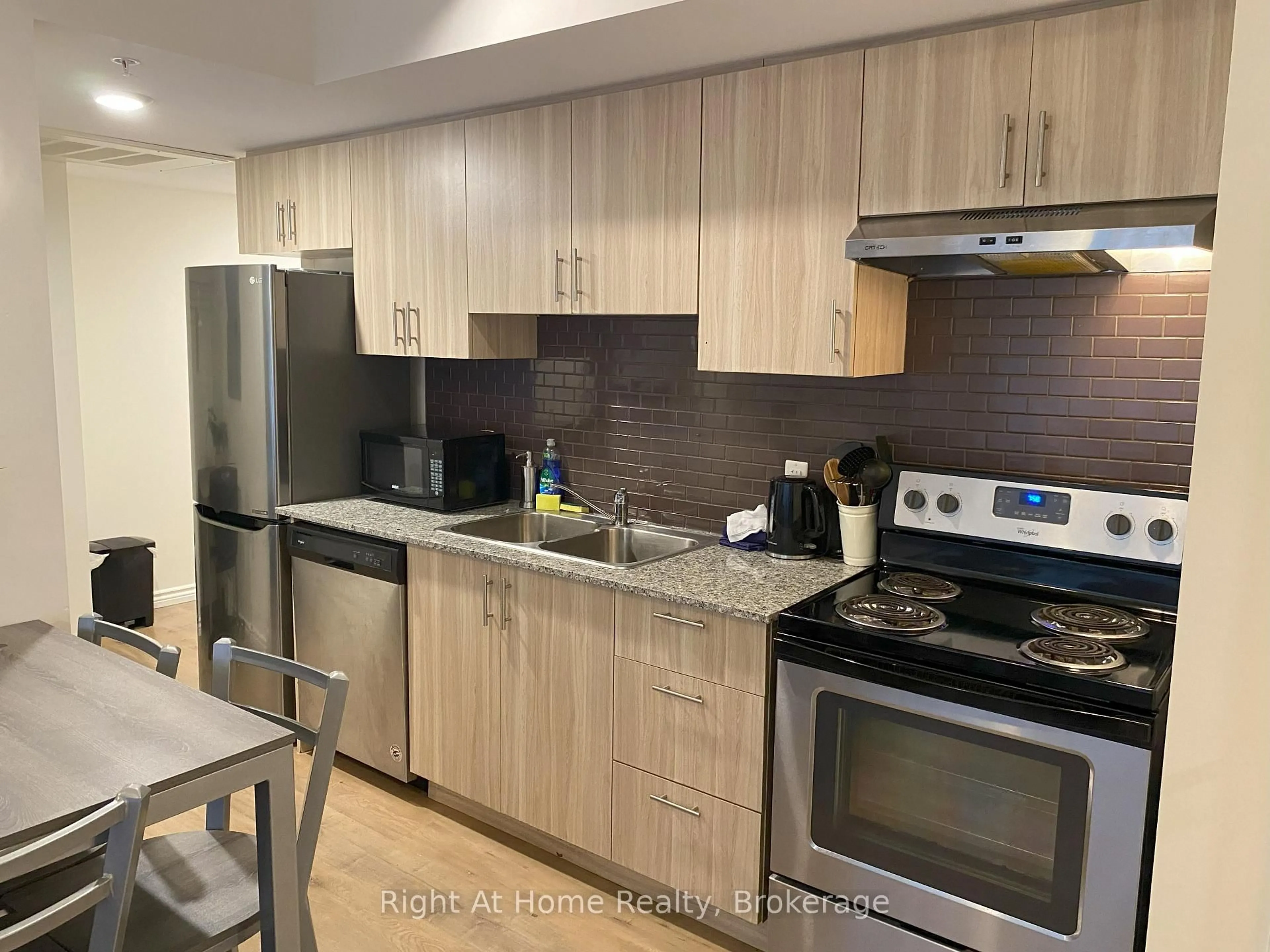 Standard kitchen, wood/laminate floor for 275 LARCH St #G204, Waterloo Ontario N2L 0J4