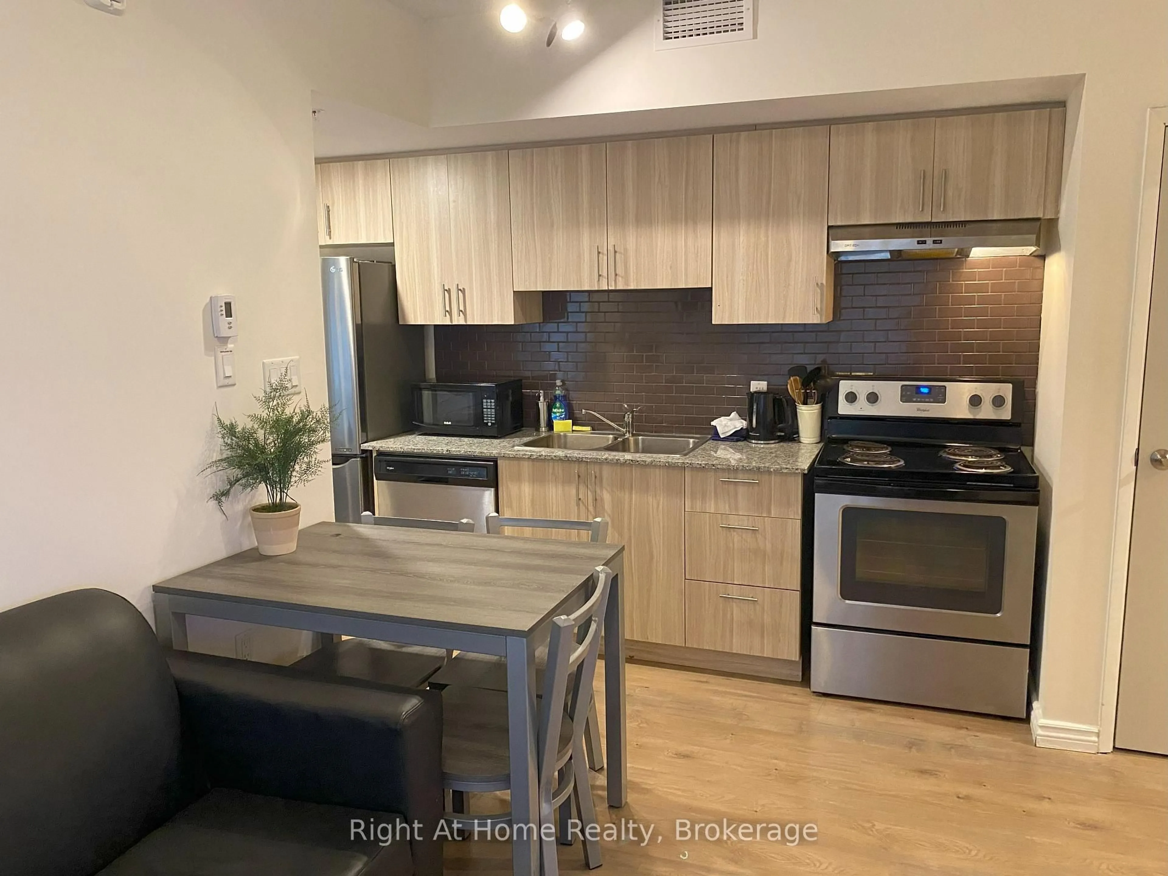 Standard kitchen, wood/laminate floor for 275 LARCH St #G204, Waterloo Ontario N2L 0J4