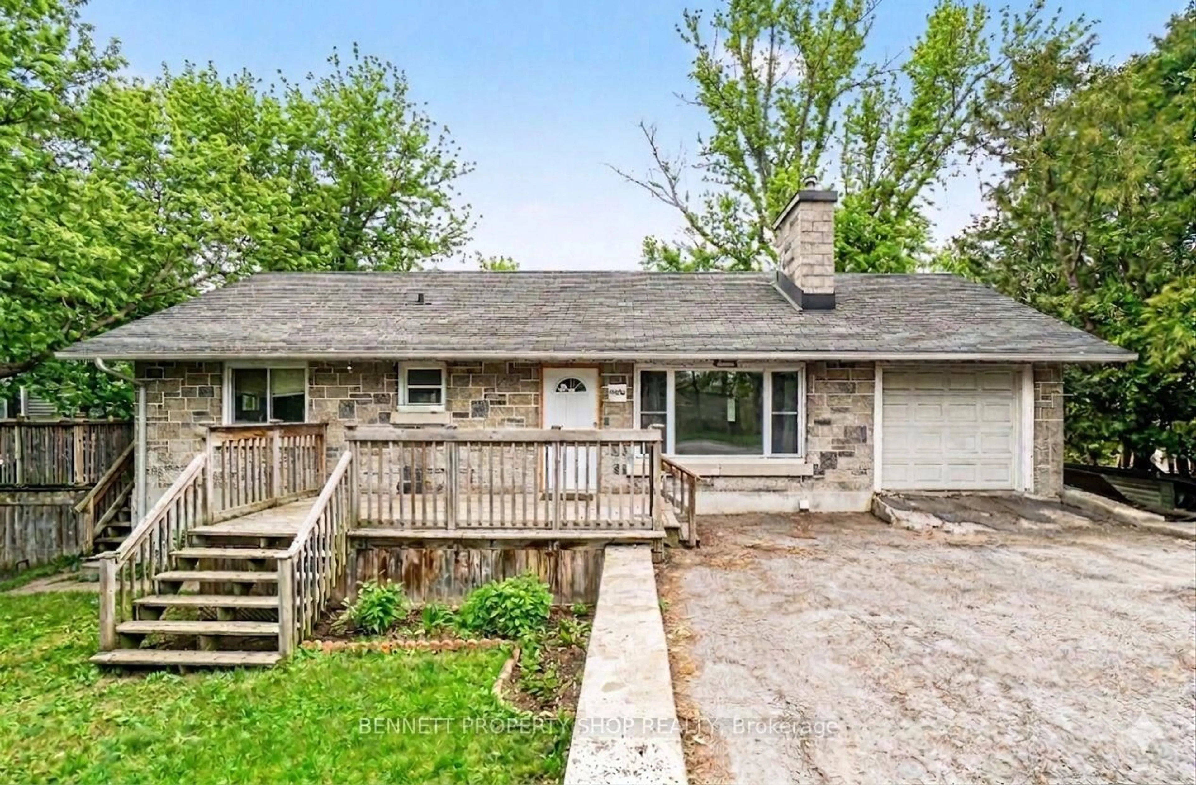 A pic from outside/outdoor area/front of a property/back of a property/a pic from drone, street for 3033 Richmond Rd, Ottawa Ontario K2B 6S6